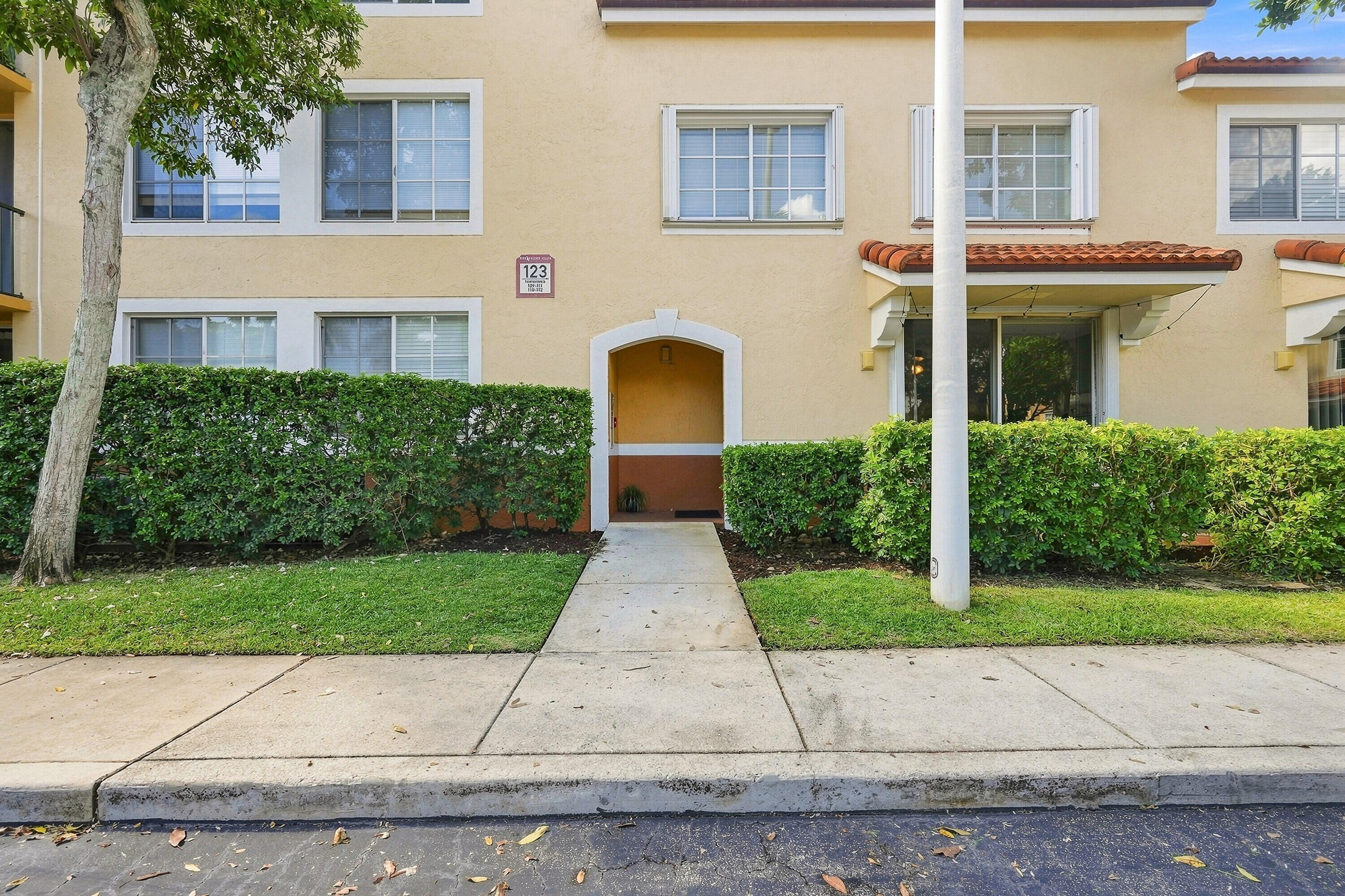 Foto de propiedad en 123 Yacht Club Way 109, Hypoluxo, FL 33462 Hypoluxo con MLS# 