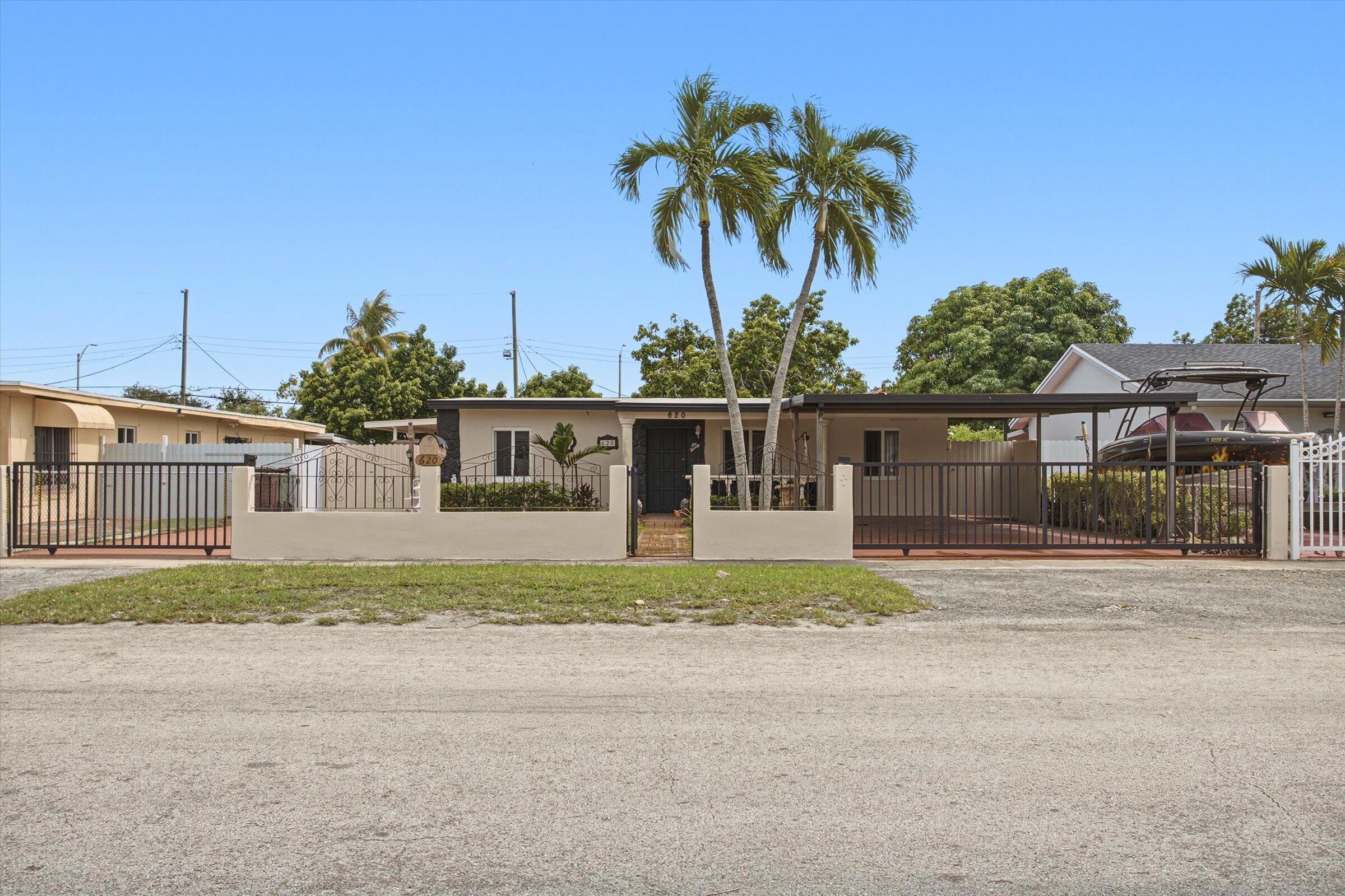 Foto de propiedad en 620 E 46TH Street, Hialeah, FL 33013 Hialeah con MLS# 