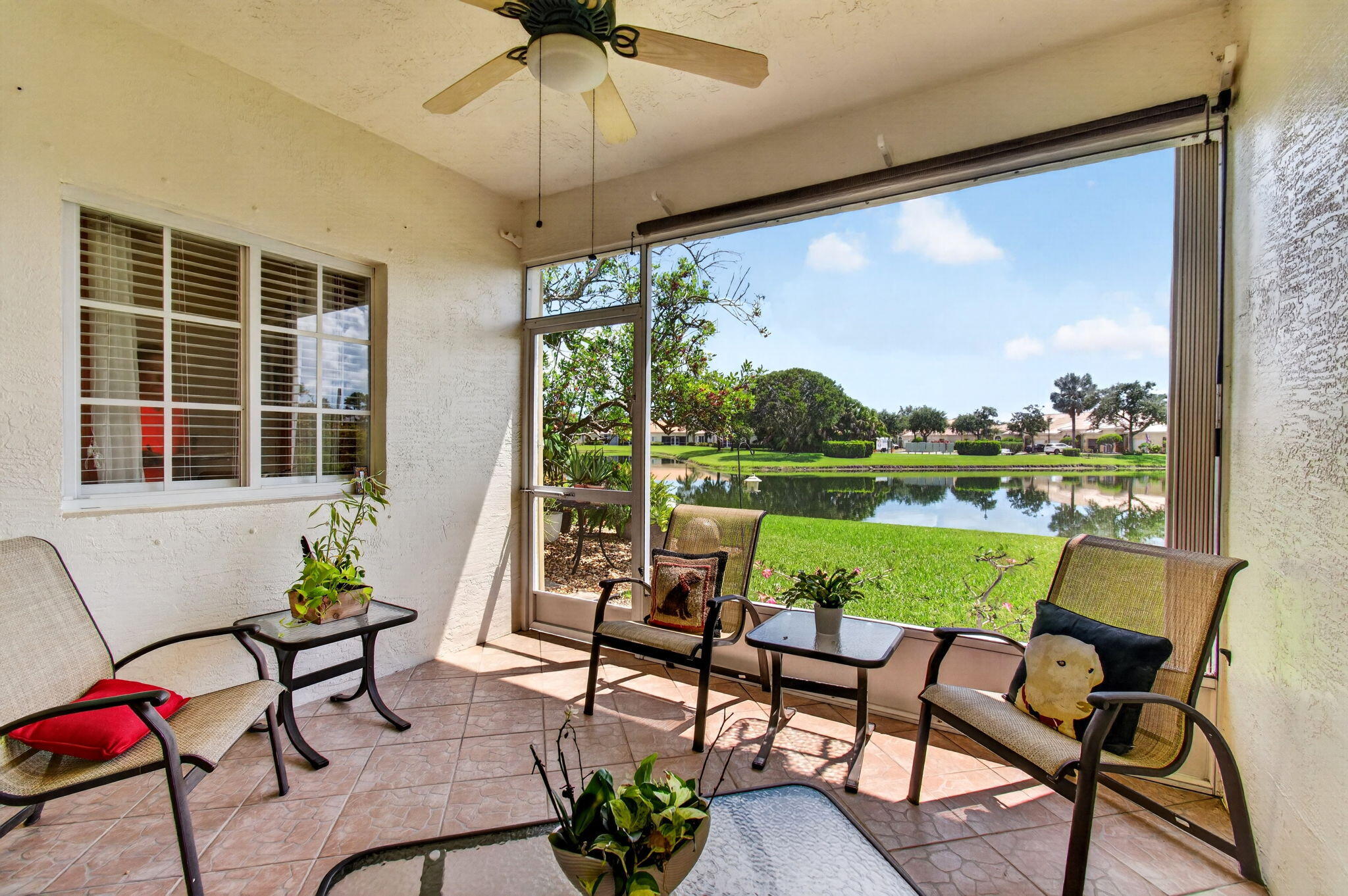 Foto de propiedad en 2356 WINDJAMMER Way, West Palm Beach, FL 33411 West Palm Beach con MLS# 