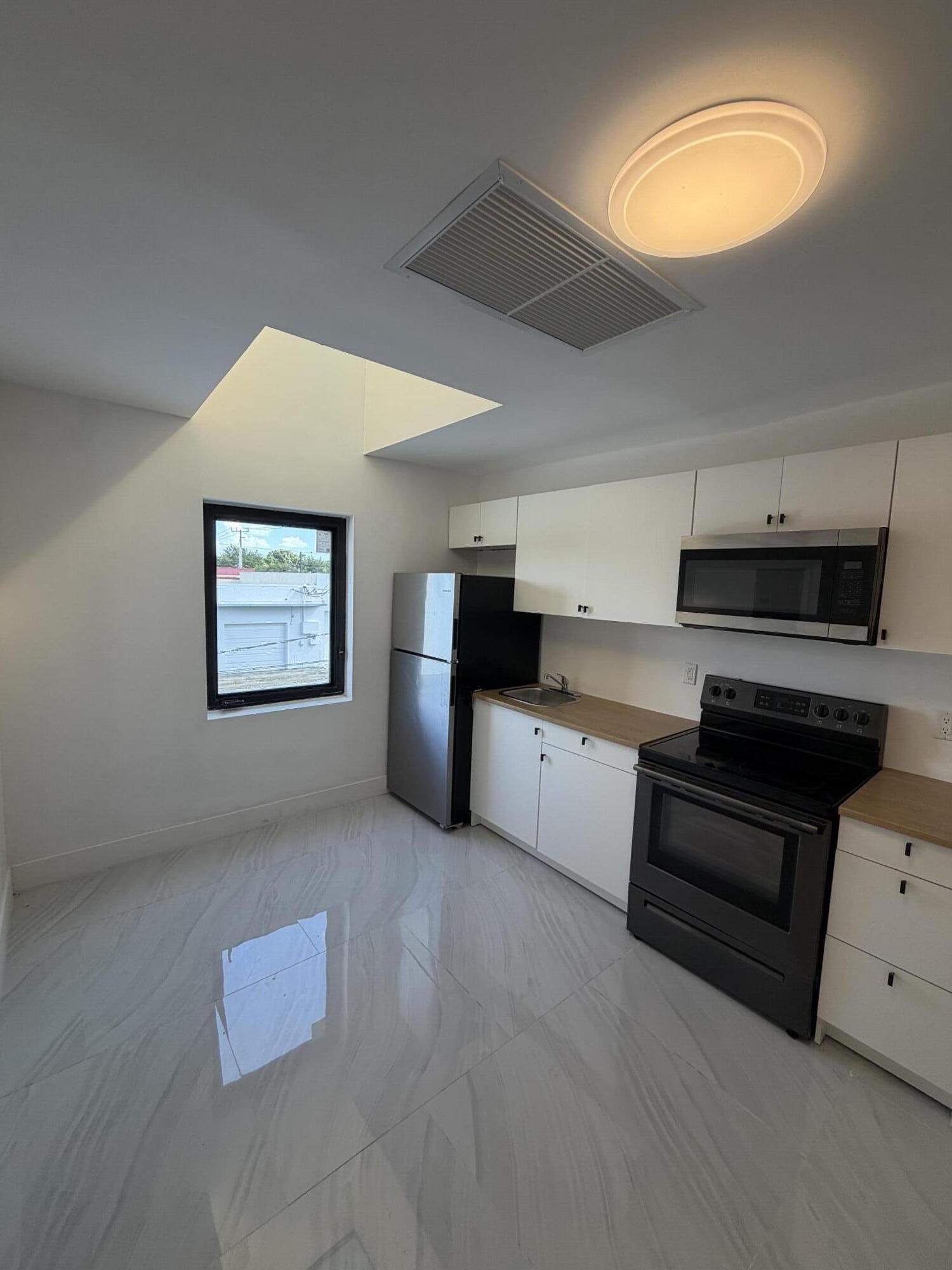 Foto de propiedad en 8211 BISCAYNE Boulevard 1, Miami, FL 33138 Miami con MLS# 