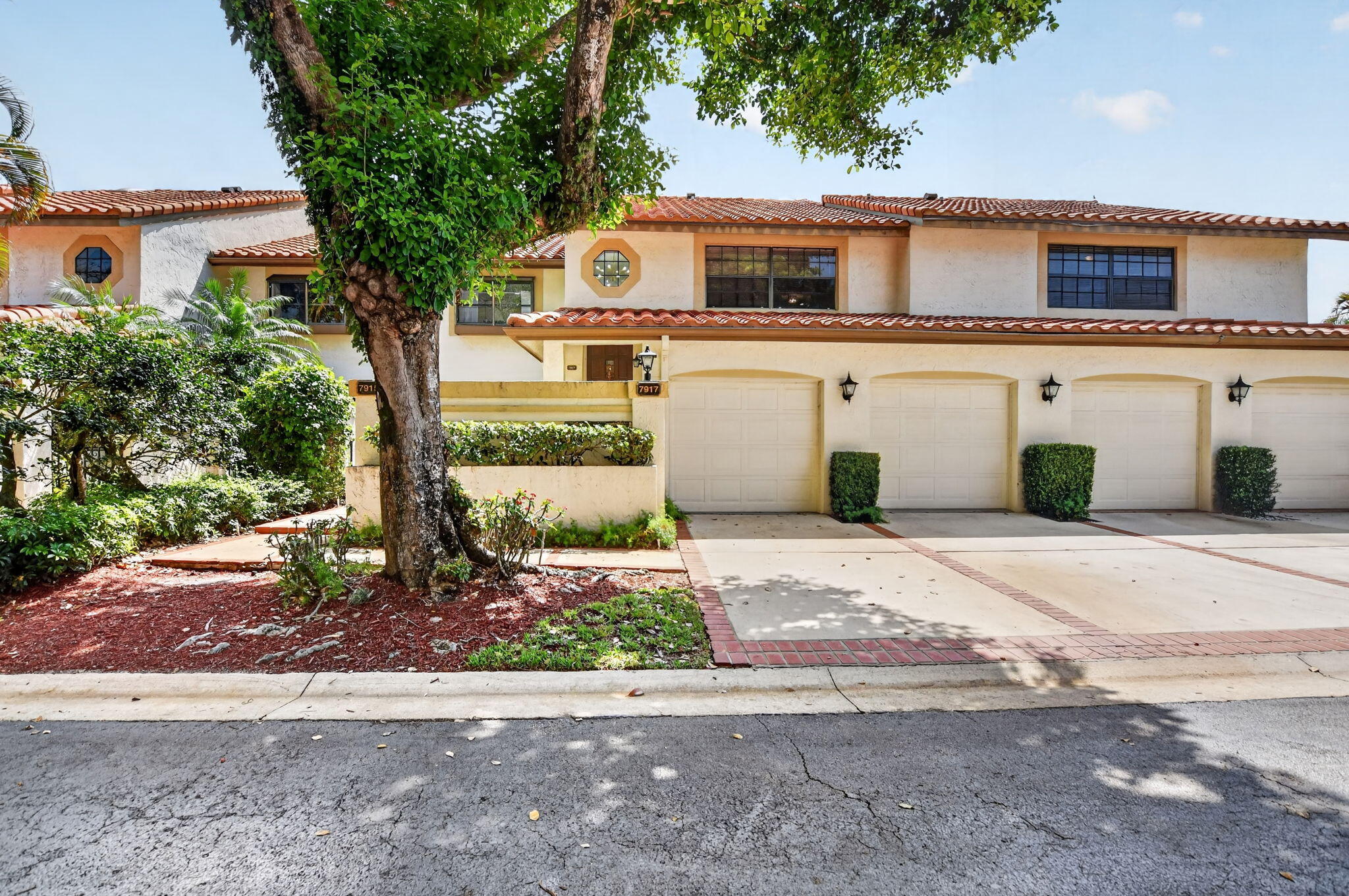 Foto de propiedad en 7917 LA MIRADA Drive, Boca Raton, FL 33433 Boca Raton con MLS# 