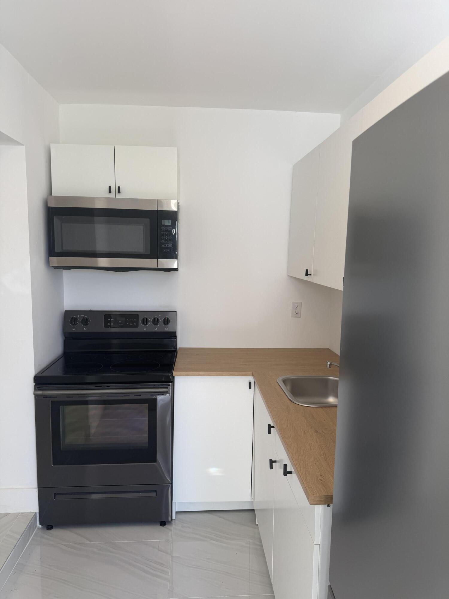 Foto de propiedad en 8211 BISCAYNE Boulevard 3, Miami, FL 33138 Miami con MLS# 