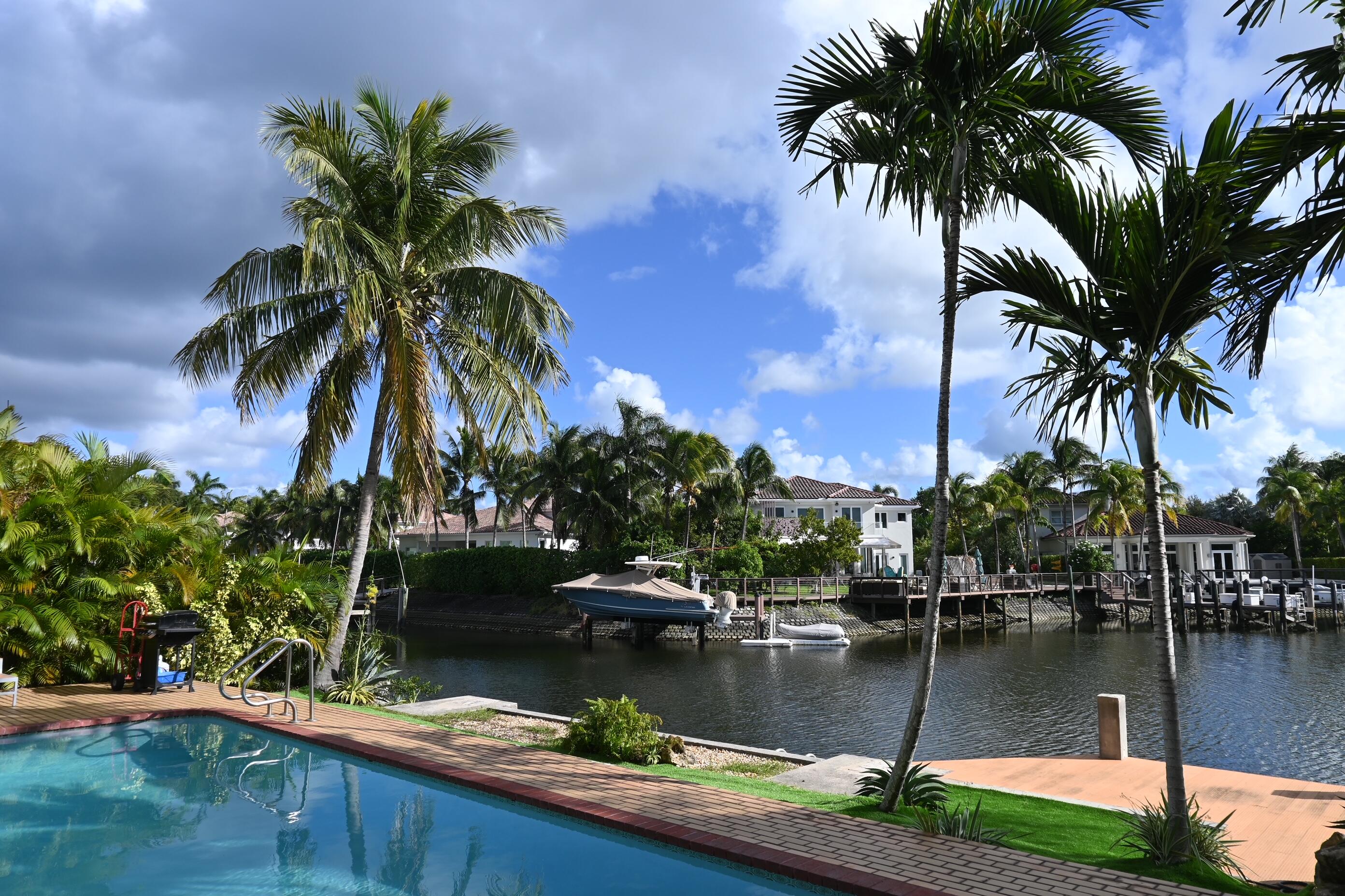 Foto de propiedad en 1104 WASHINGTON Street, Hollywood, FL 33019 Hollywood con MLS# 