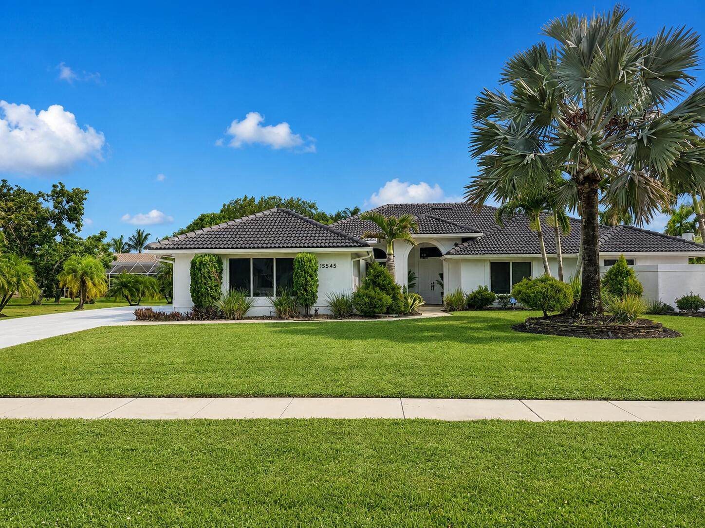 Foto de propiedad en 15545 Meadow Wood Drive, Wellington, FL 33414 Wellington con MLS# 
