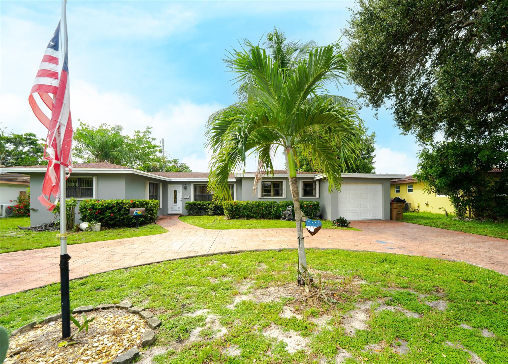 Foto de propiedad en 816 SE 13TH Court, Deerfield Beach, FL 33441 Deerfield Beach con MLS# 