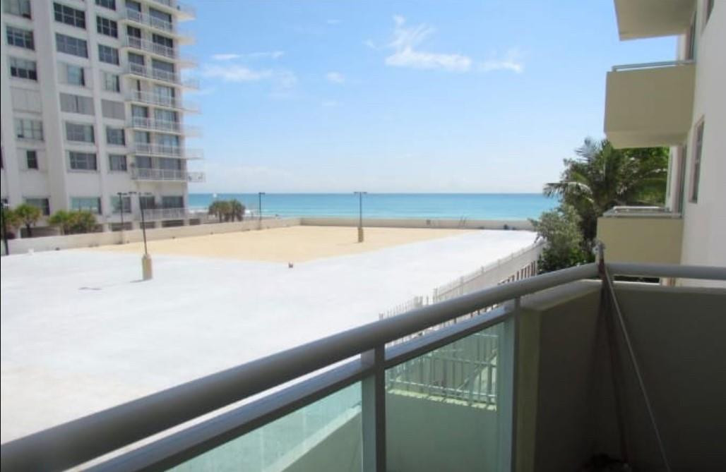 Foto de propiedad en 3001 S Ocean Drive, Hollywood, FL 33019 Hollywood con MLS# 
