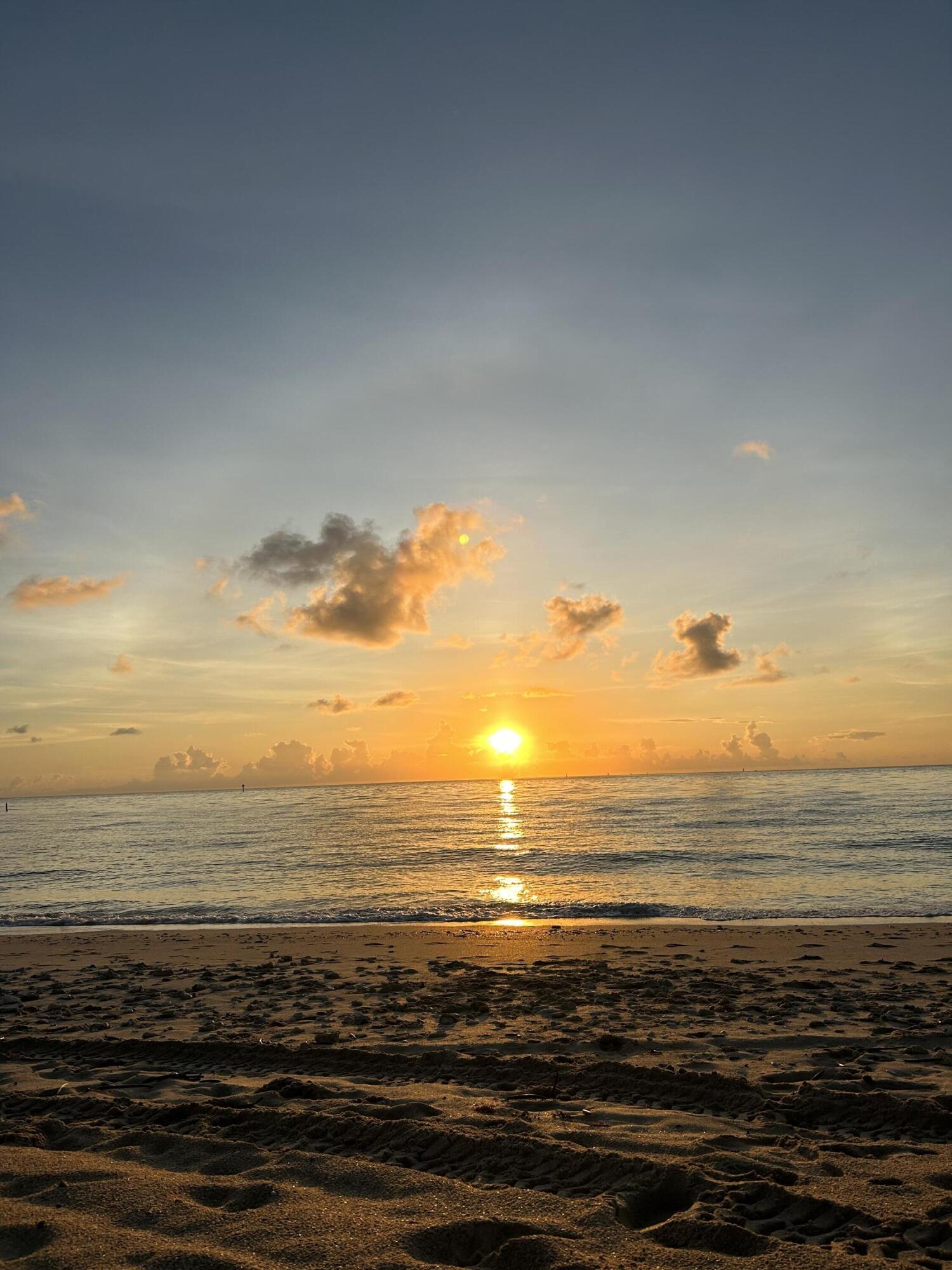 Foto de propiedad en 1900 Fillmore Street, Hollywood, FL 33020 Hollywood con MLS# 