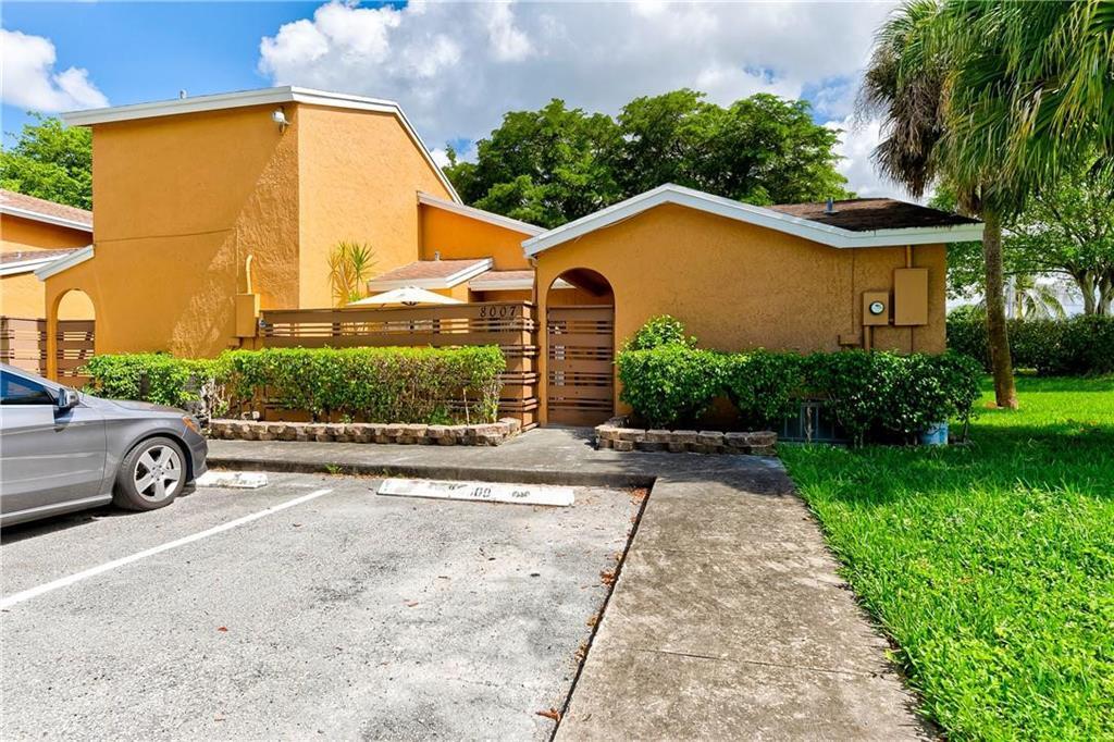En Venta 8007 NW 71st Court, Tamarac, FL 33321, Tamarac, FL 33321