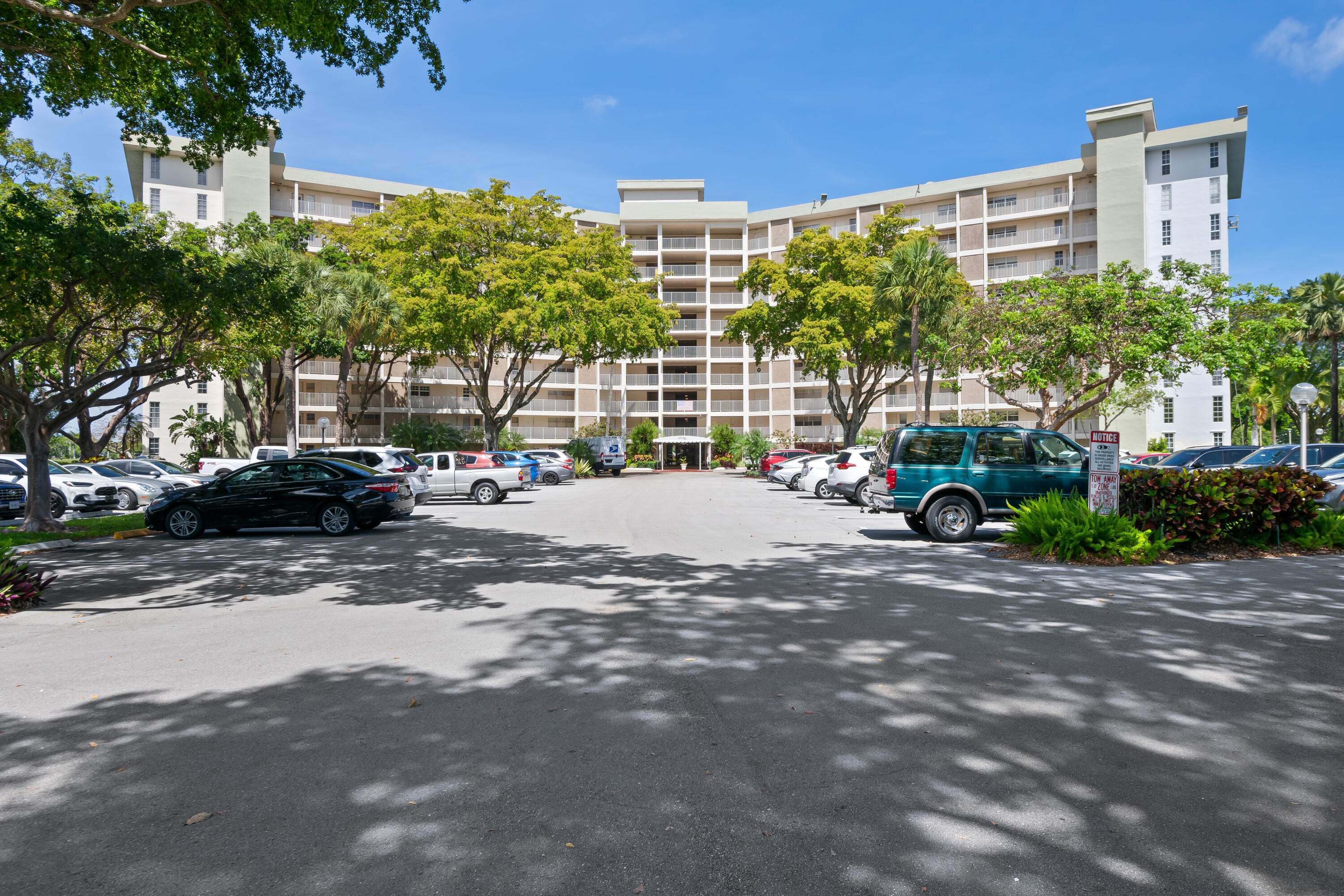 En Venta 3051 N COURSE Drive 211, Pompano Beach, FL 33069, Pompano Beach, FL 33069
