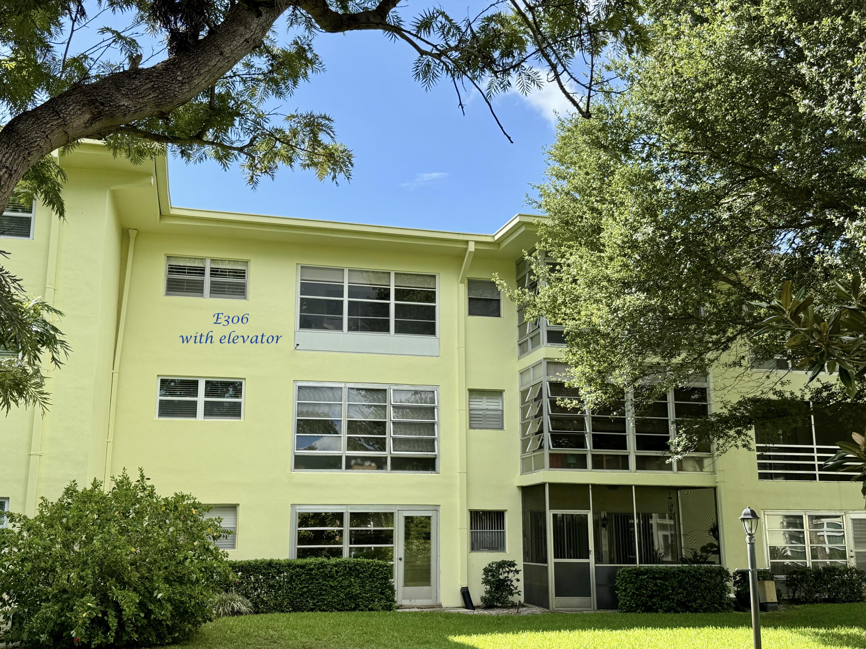 Foto de propiedad en 1100 PONCE DE LEON Circle E306, Vero Beach, FL 32960 Vero Beach con MLS# 