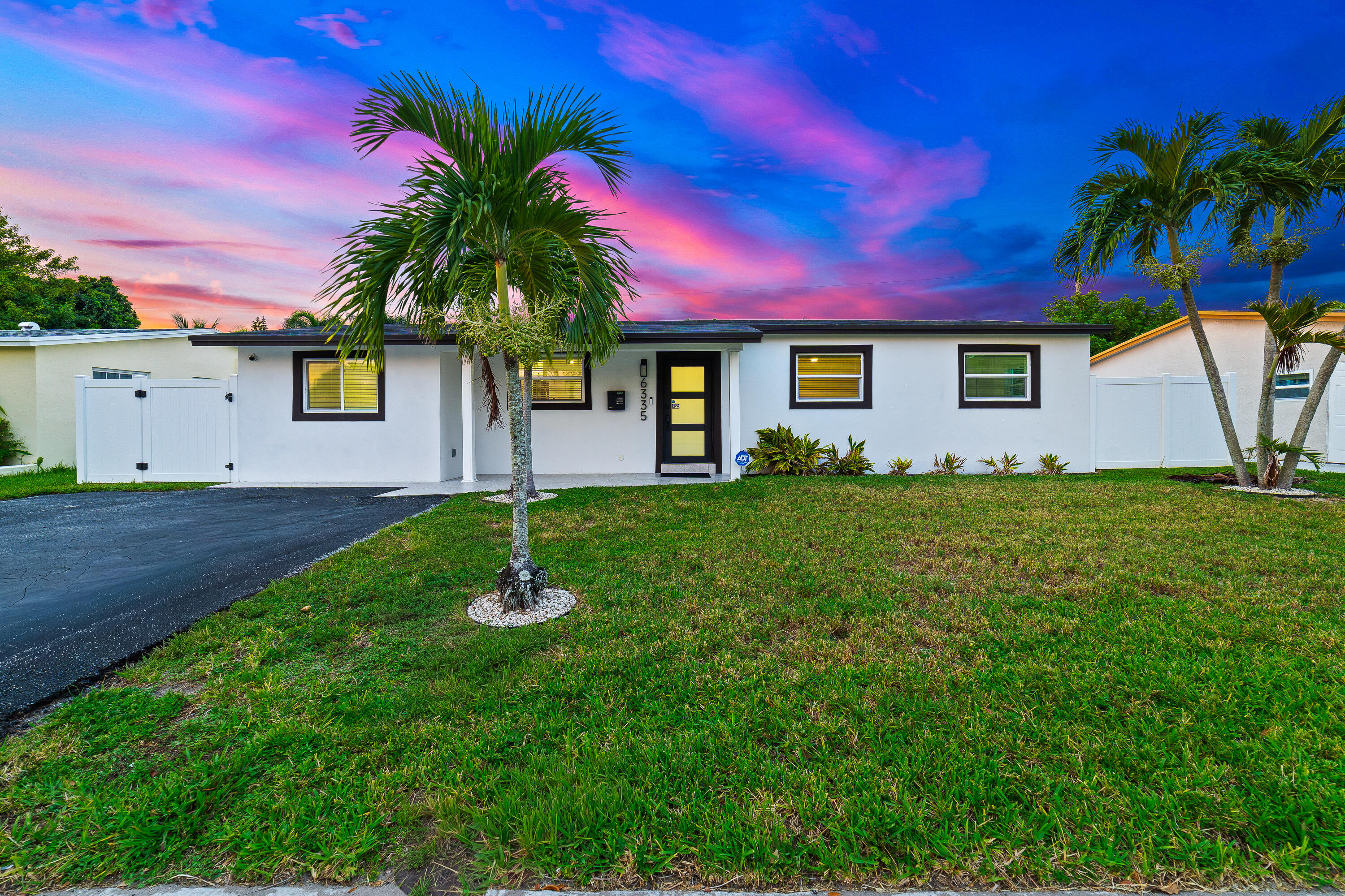 Foto de propiedad en 6335 Southgate Boulevard, Margate, FL 33068 Margate con MLS# 