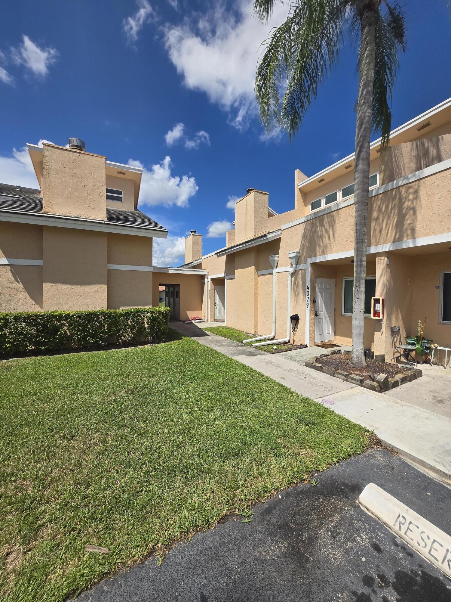 Foto de propiedad en 4083 CORAL SPRINGS Drive, Coral Springs, FL 33065 Coral Springs con MLS# 