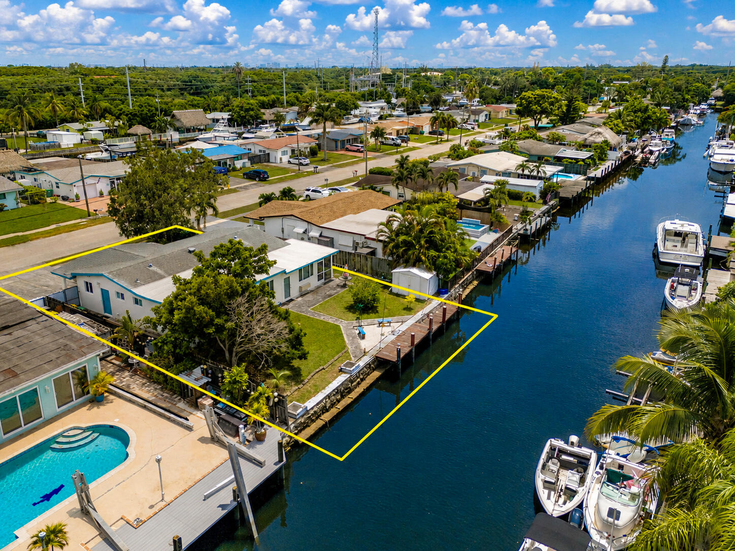 Foto de propiedad en 4521 SW 42ND Terrace, Dania Beach, FL 33314 Dania Beach con MLS# 