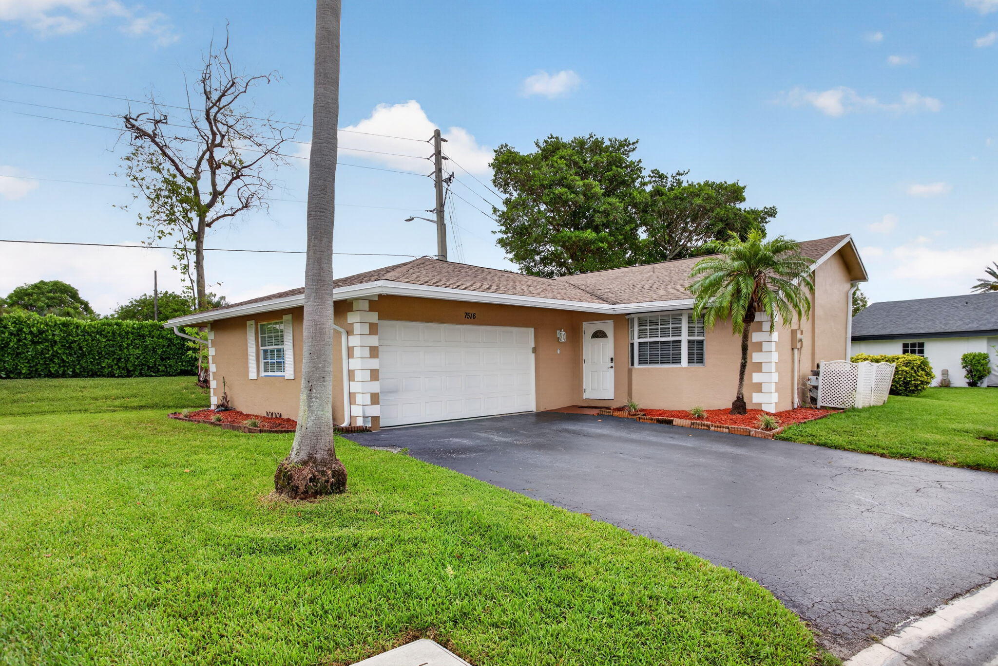 Foto de propiedad en 7516 NW 88th Terrace, Tamarac, FL 33321 Tamarac con MLS# 