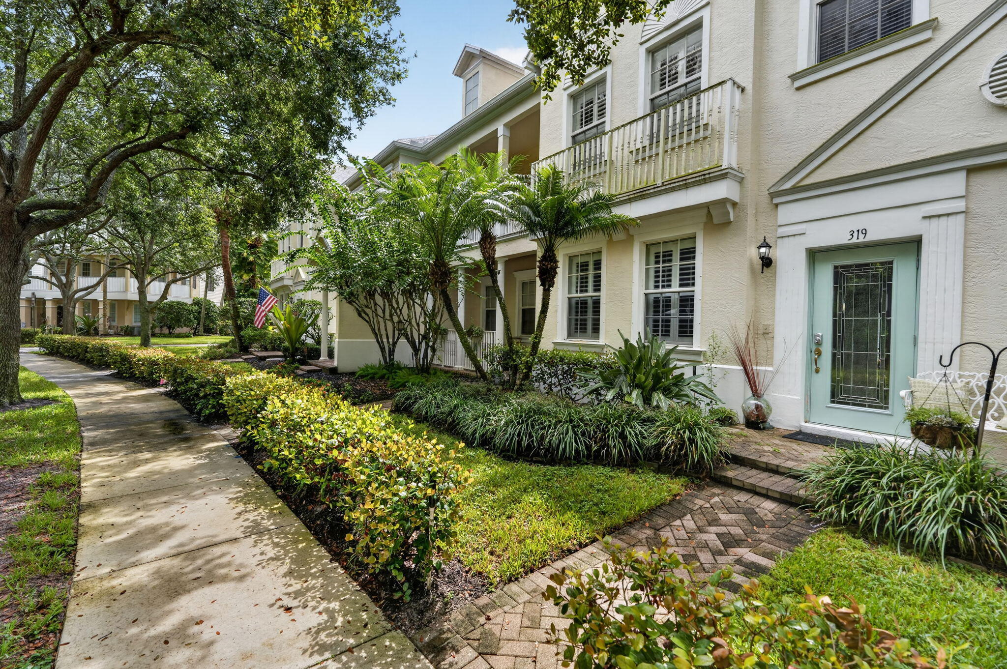 Foto de propiedad en 319 E BAY CEDAR Circle, Jupiter, FL 33458 Jupiter con MLS# 
