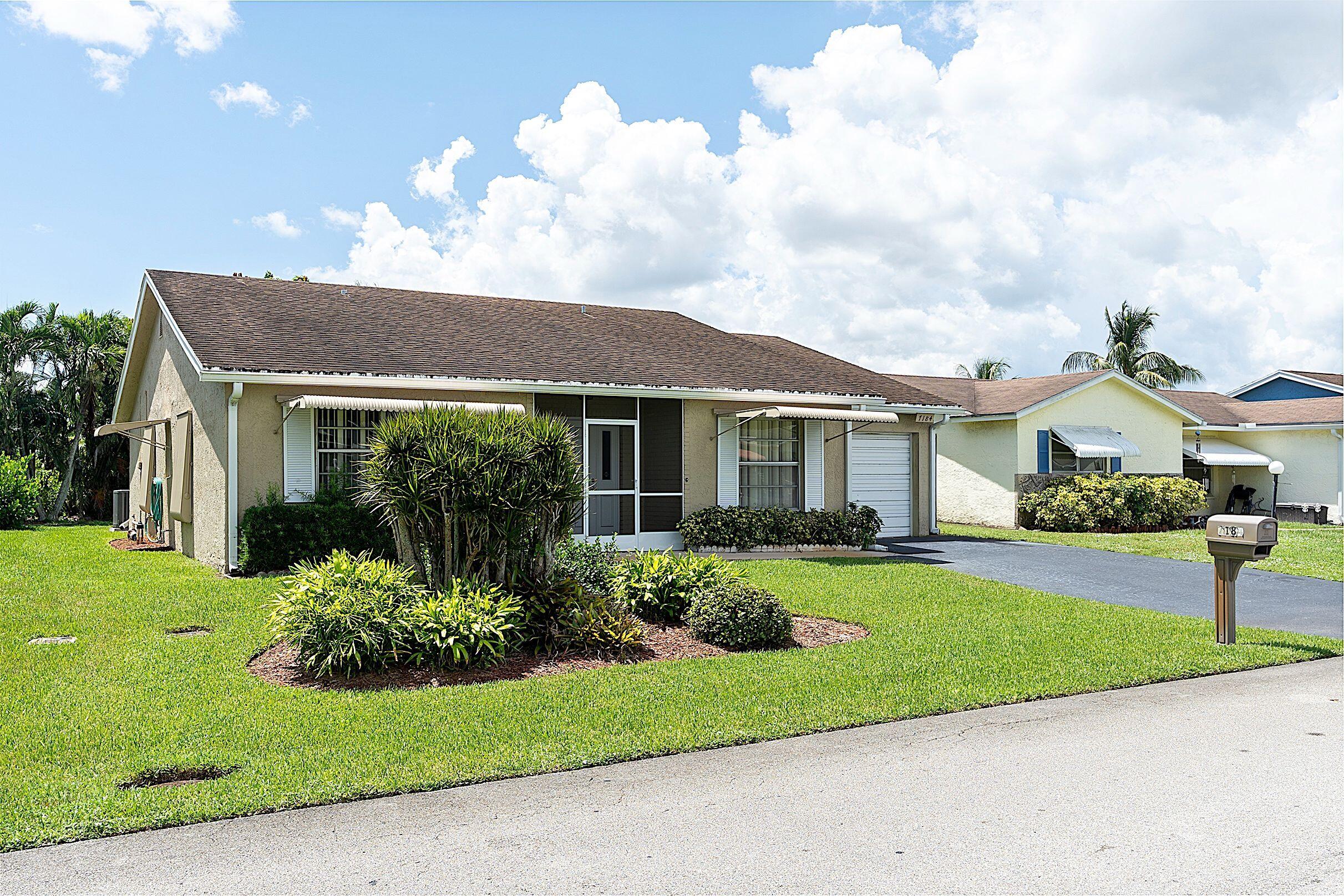 Foto de propiedad en 7184 PINE MANOR Drive, Lake Worth, FL 33467 Lake Worth con MLS# 