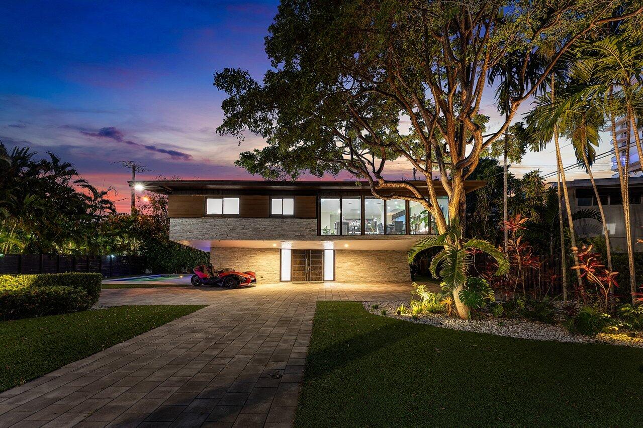 Foto de propiedad en 2601 NE 8TH Street, Fort Lauderdale, FL 33304 Fort Lauderdale con MLS# 