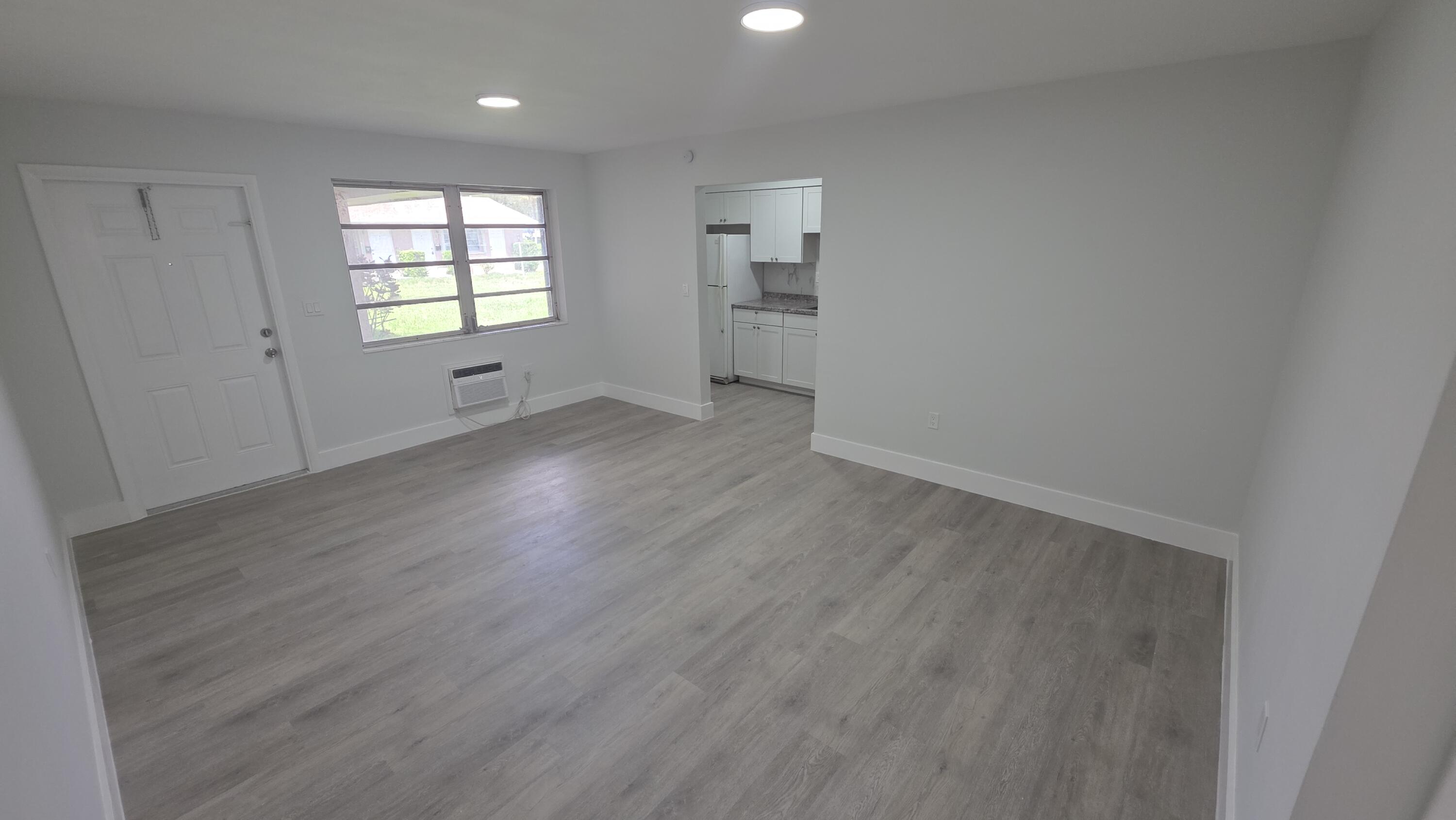 Foto de propiedad en 7612 PEMBROKE Road C, Miramar, FL 33023 Miramar con MLS# 