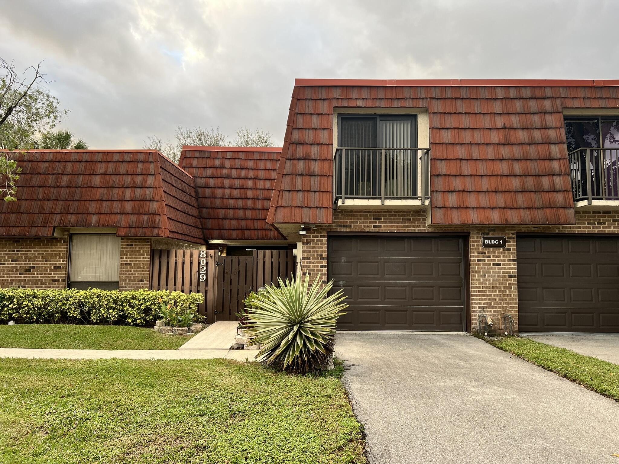 Foto de propiedad en 8029 Boca Rio Drive, Boca Raton, FL 33433 Boca Raton con MLS# 