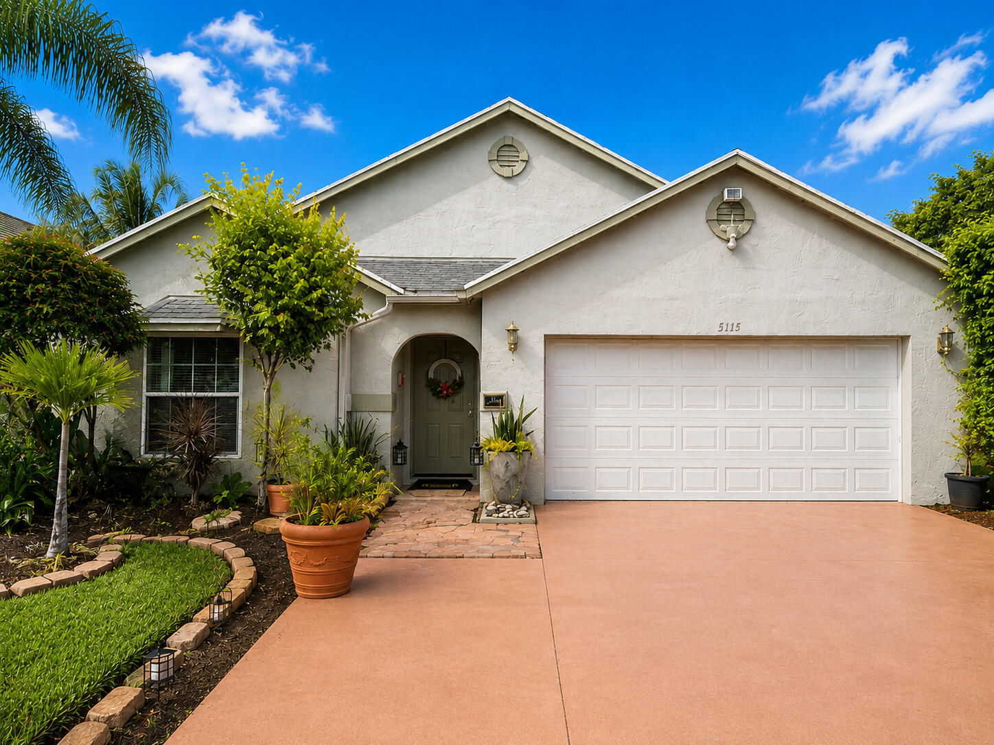 Foto de propiedad en 5115 Foxhall Drive S, West Palm Beach, FL 33417 West Palm Beach con MLS# 