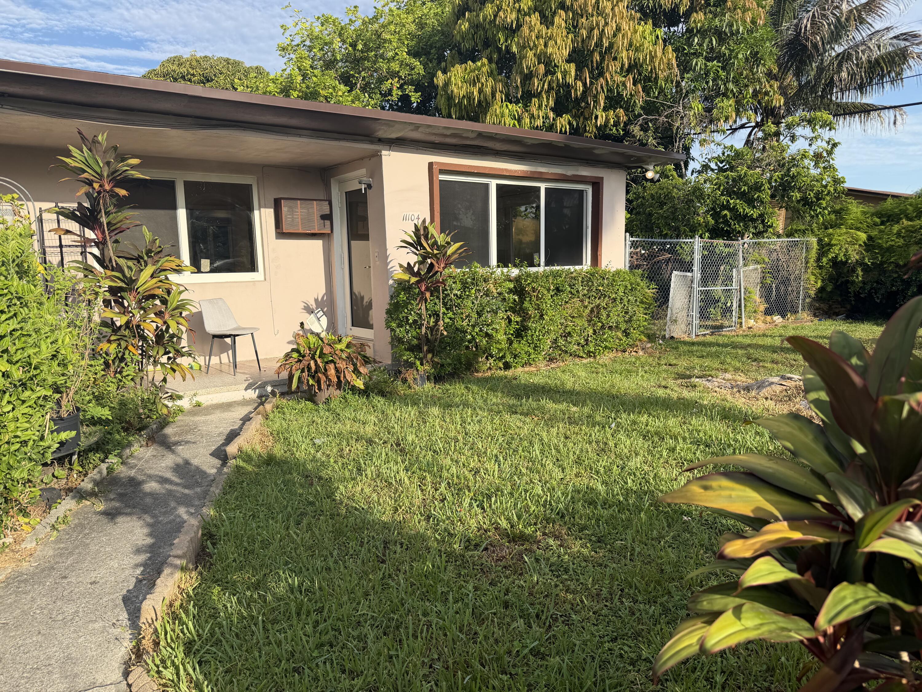 En Renta 11102 NW 11TH Avenue, Miami, FL 33168, Miami, FL 33168