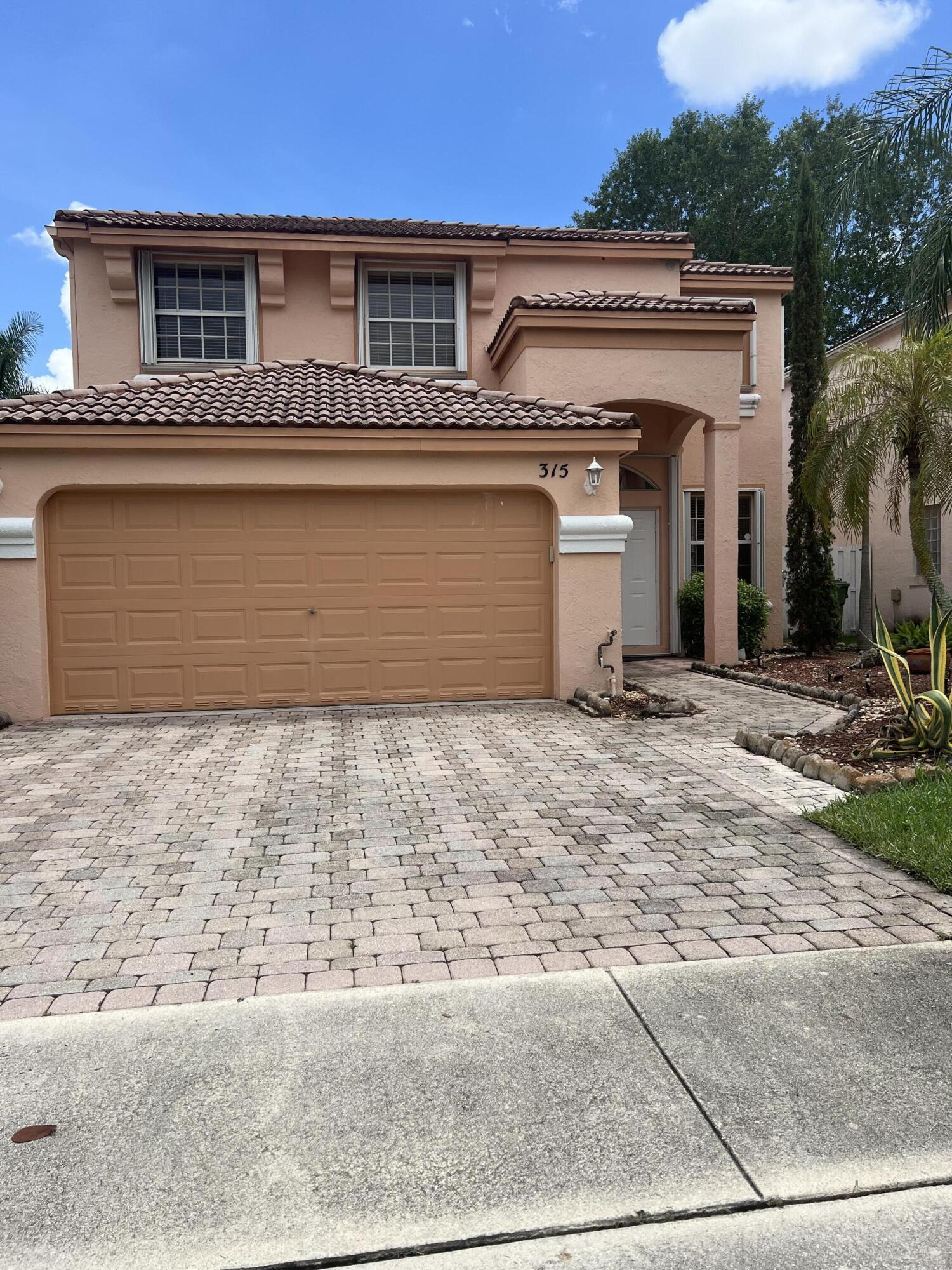 Foto de propiedad en 315 NW 158TH Lane, Pembroke Pines, FL 33028 Pembroke Pines con MLS# 