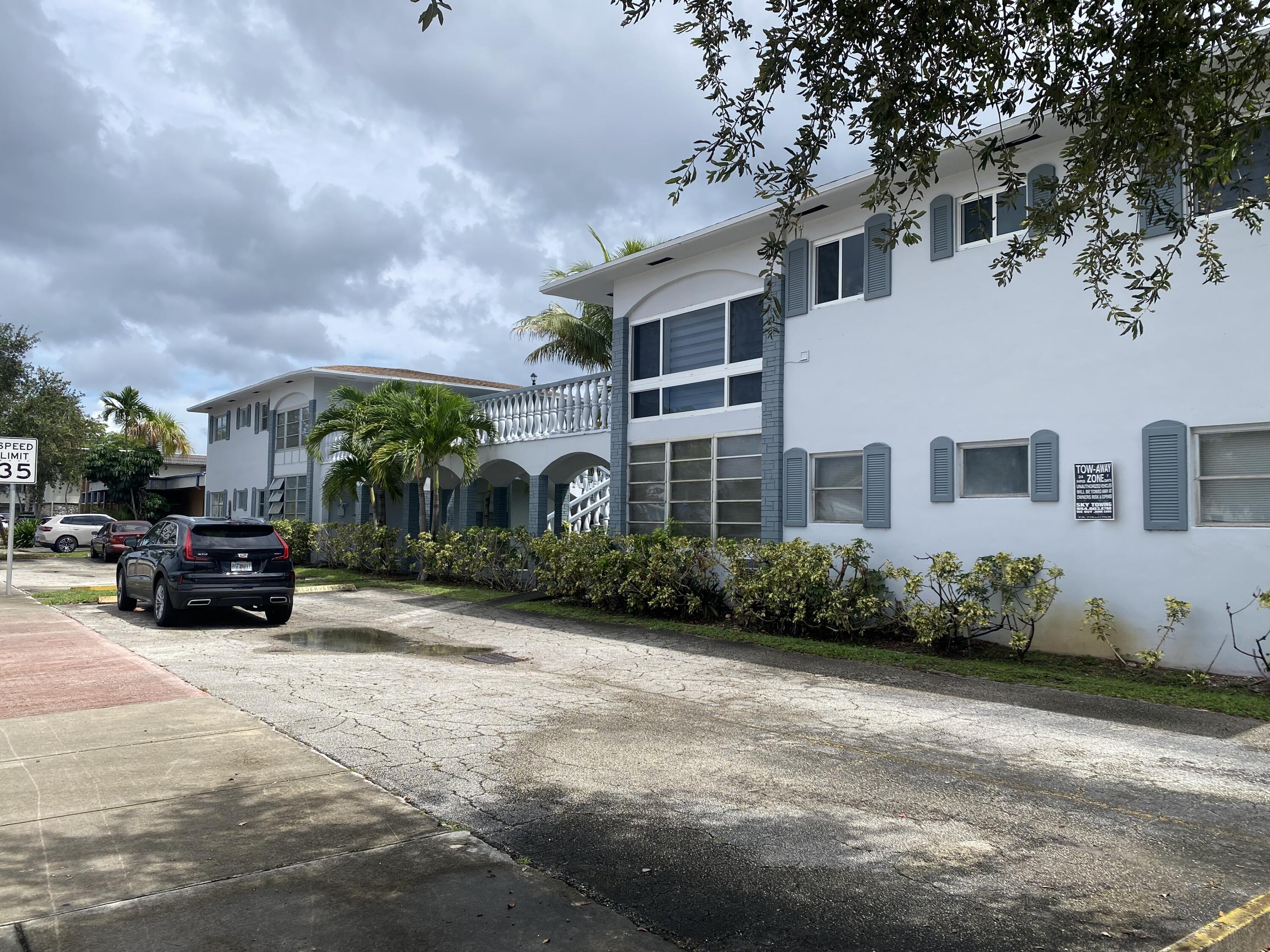 Foto de propiedad en 5112 HOLLYWOOD Boulevard 25, Hollywood, FL 33021 Hollywood con MLS# 