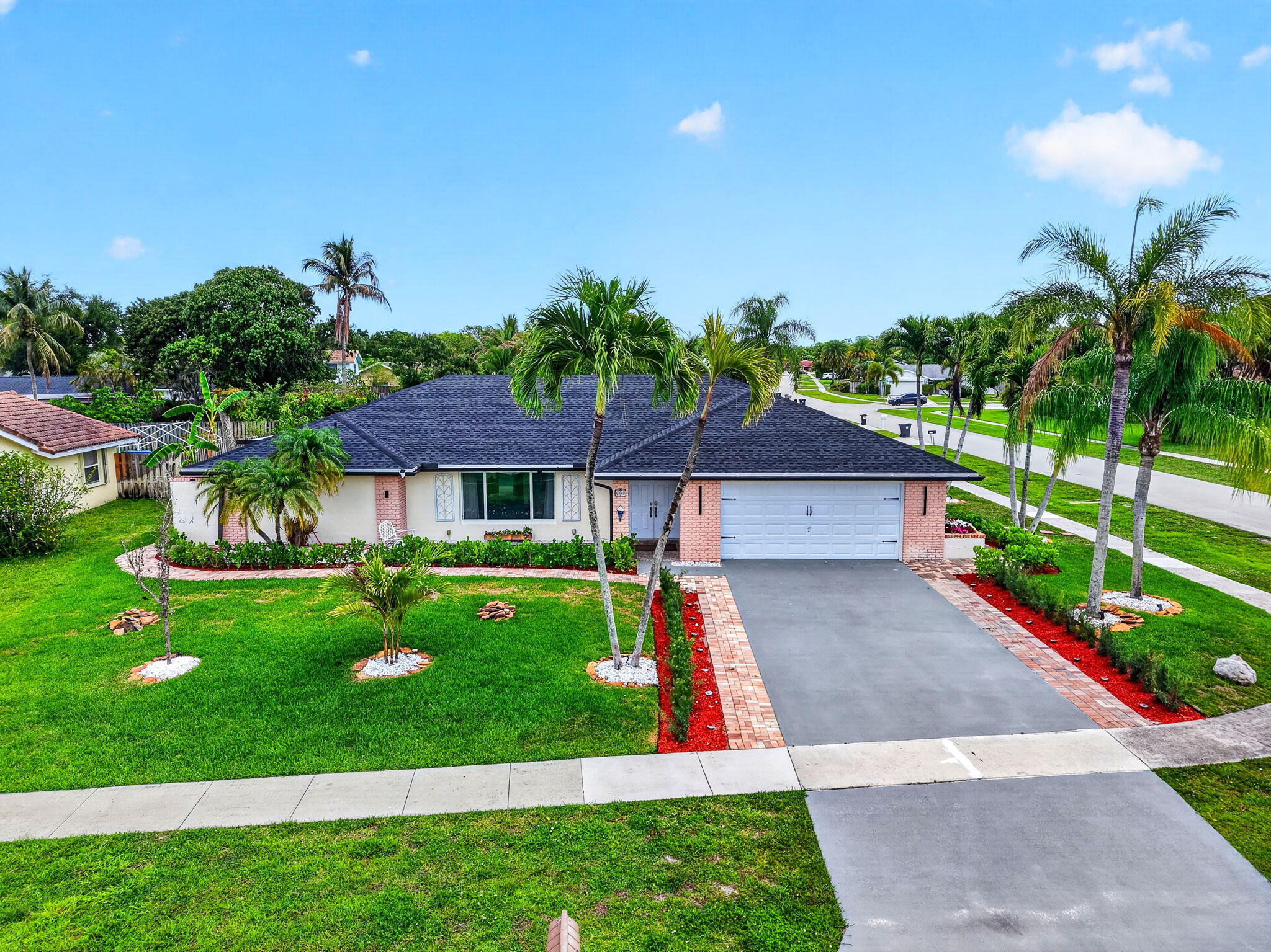 Foto de propiedad en 990 Hickory Trail, Wellington, FL 33414 Wellington con MLS# 