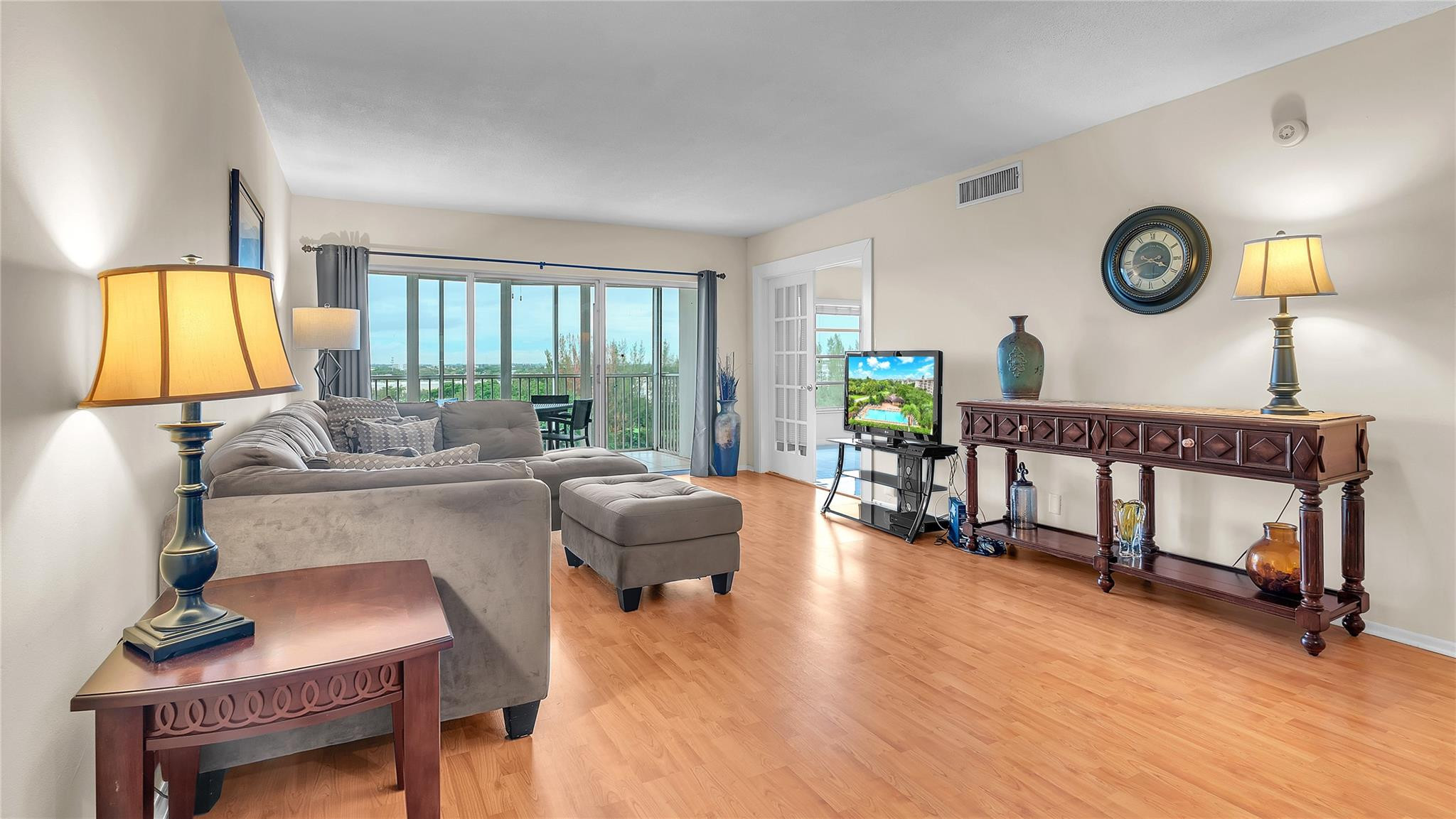 Foto de propiedad en 3150 N Palm Aire Drive 909, Pompano Beach, FL 33069 Pompano Beach con MLS# 