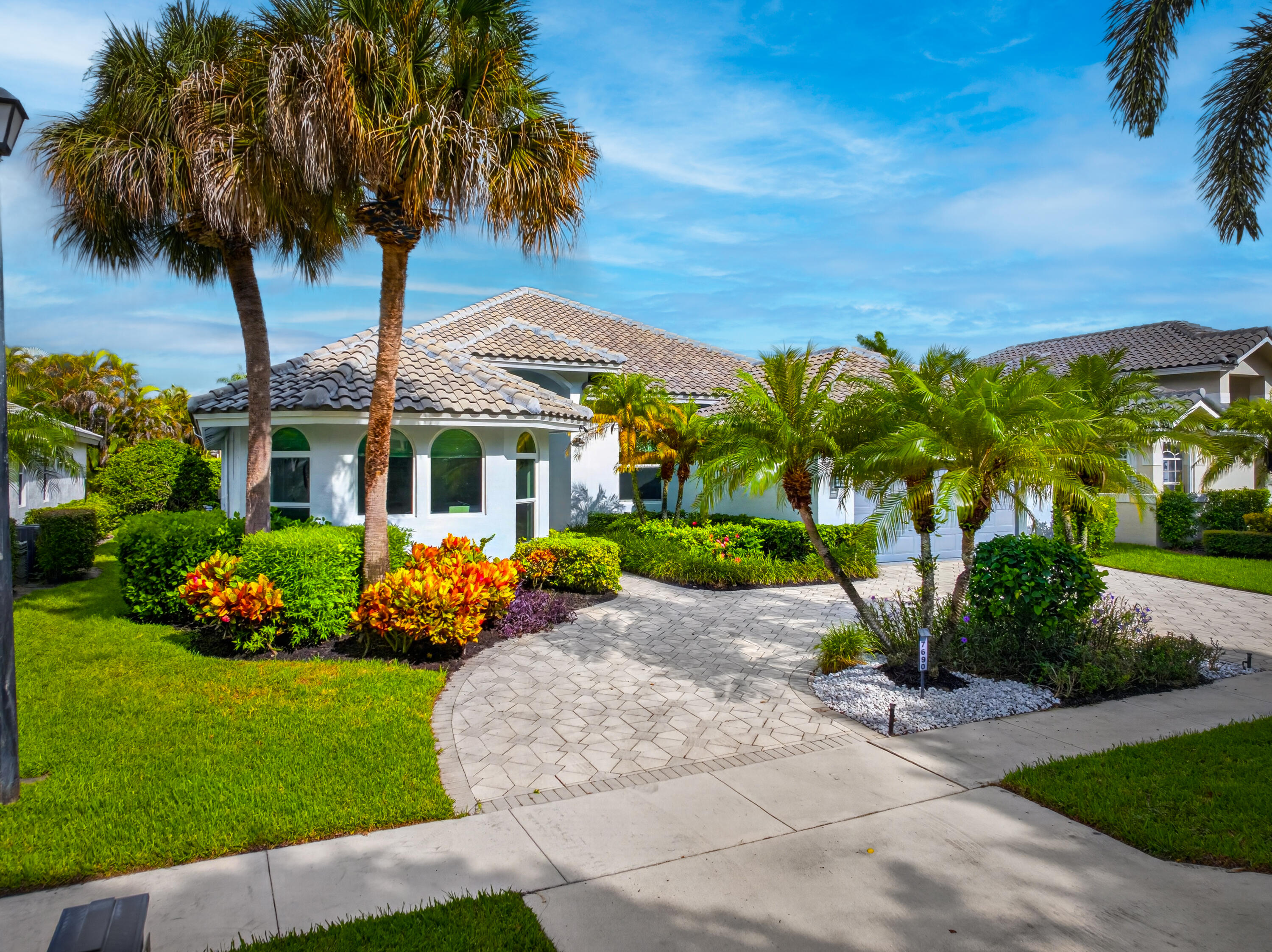 Foto de propiedad en 7690 La Corniche Circle, Boca Raton, FL 33433 Boca Raton con MLS# 