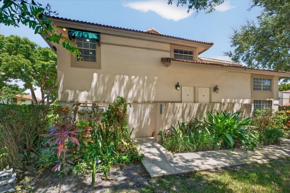Foto de propiedad en 6611 Via Regina, Boca Raton, FL 33433 Boca Raton con MLS# 