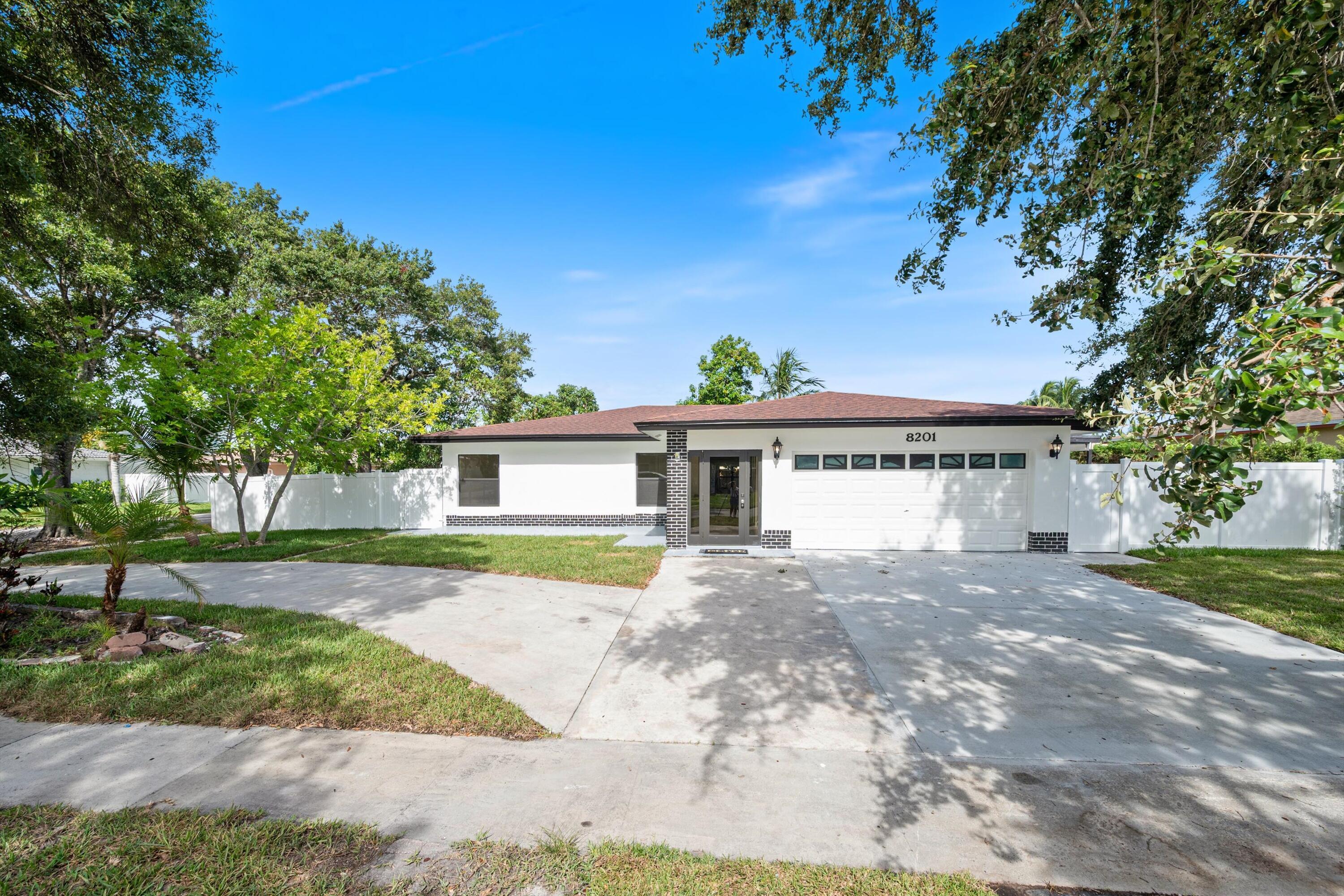 Foto de propiedad en 8201 NW 67TH Avenue, Tamarac, FL 33321 Tamarac con MLS# 