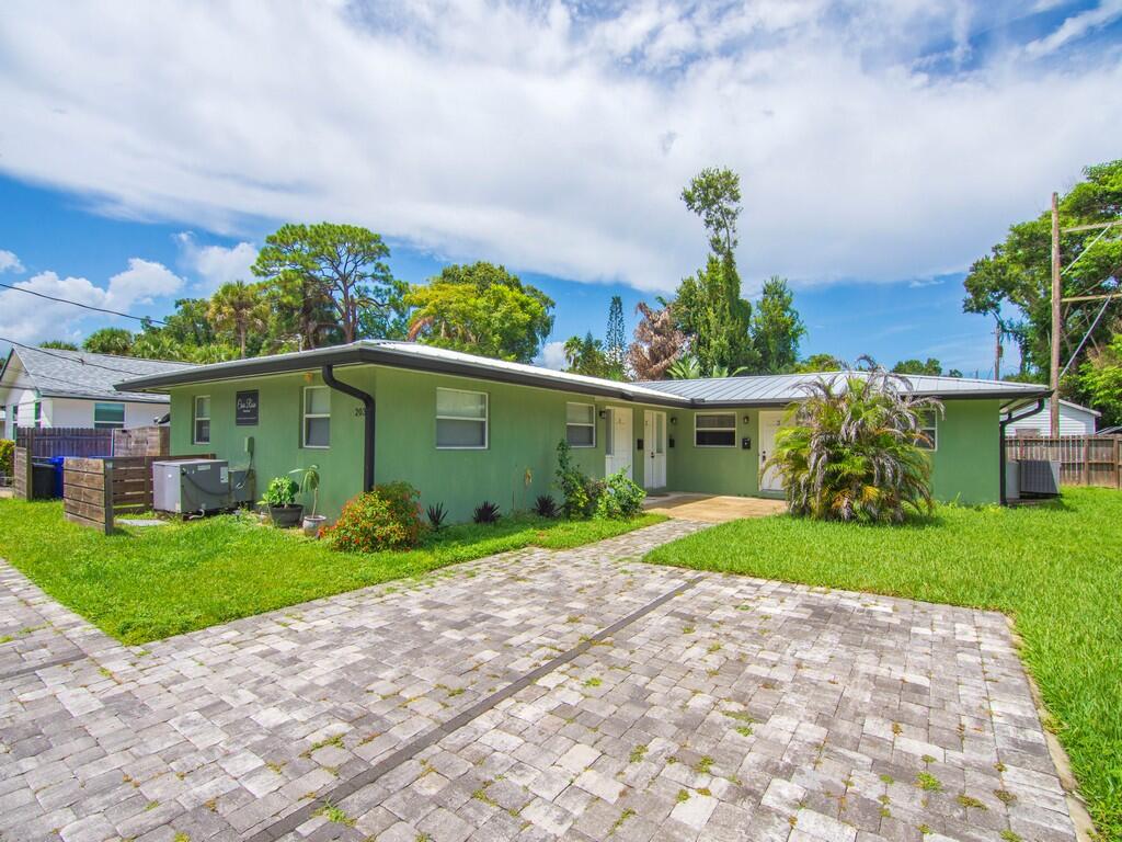 Foto de propiedad en 2036 19TH Street #3, Vero Beach, FL 32960 Vero Beach con MLS# 