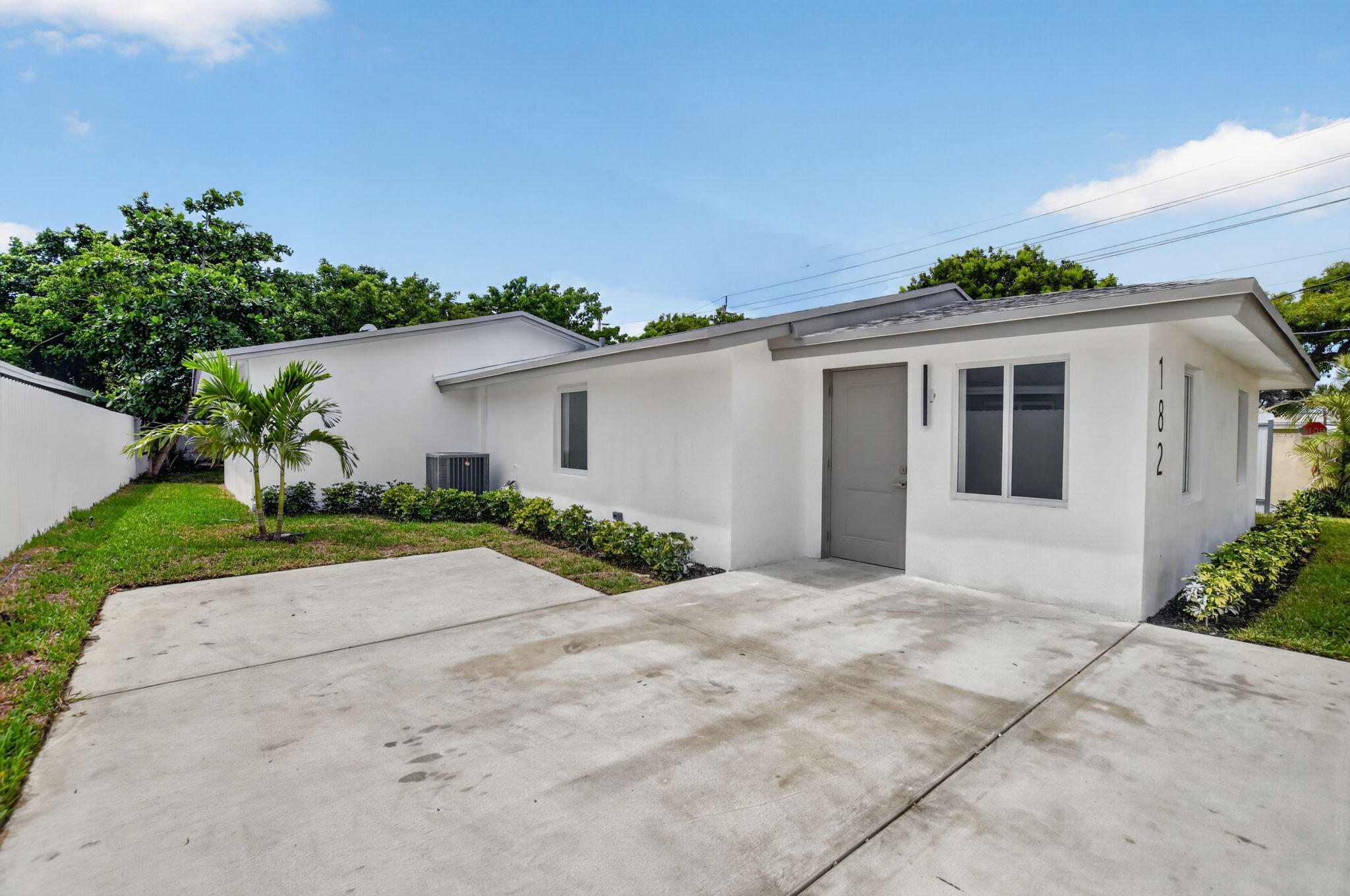 Foto de propiedad en 182 SW 6 Street, Deerfield Beach, FL 33441 Deerfield Beach con MLS# 