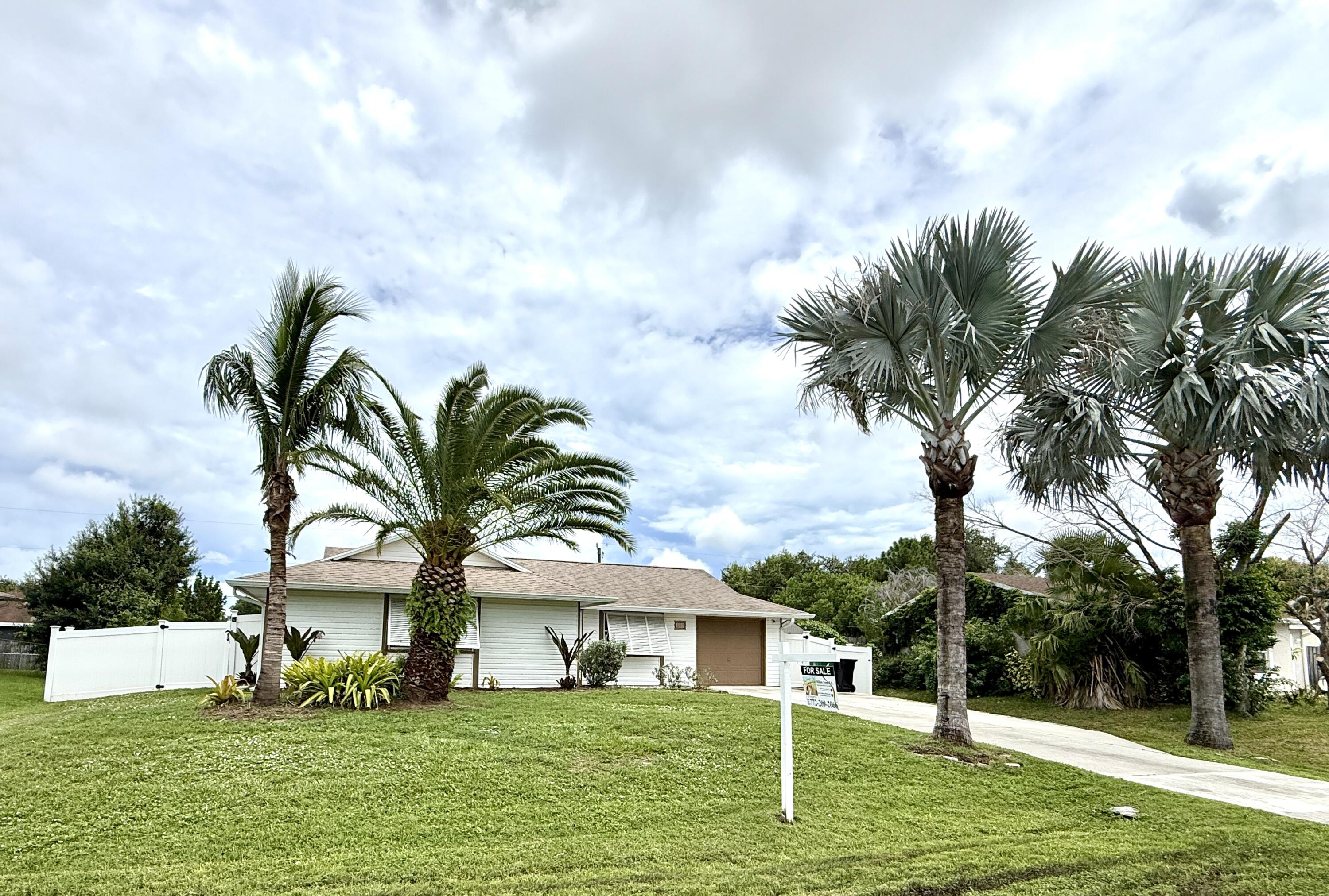 En Venta 637 SW GRANADEER Street, Port St. Lucie, FL 34983, Port St. Lucie, FL 34983