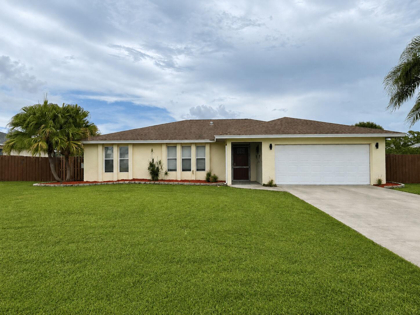 En Venta 991 SE Brookedge Avenue, Port St. Lucie, FL 34983, Port St. Lucie, FL 34983
