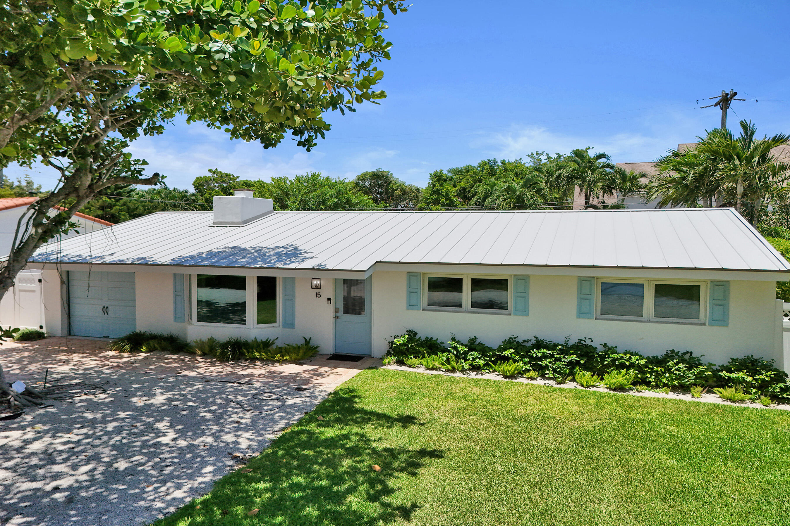 Foto de propiedad en 15 HERSEY Drive, Ocean Ridge, FL 33435 Ocean Ridge con MLS# 
