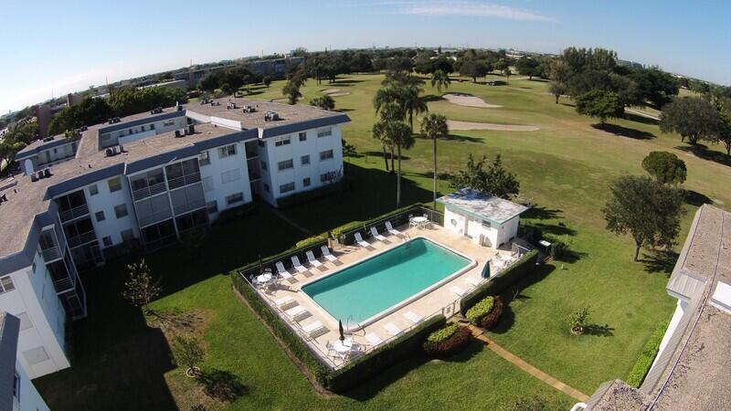 Foto de propiedad en 5501 NW 2ND Avenue 204, Boca Raton, FL 33487 Boca Raton con MLS# 