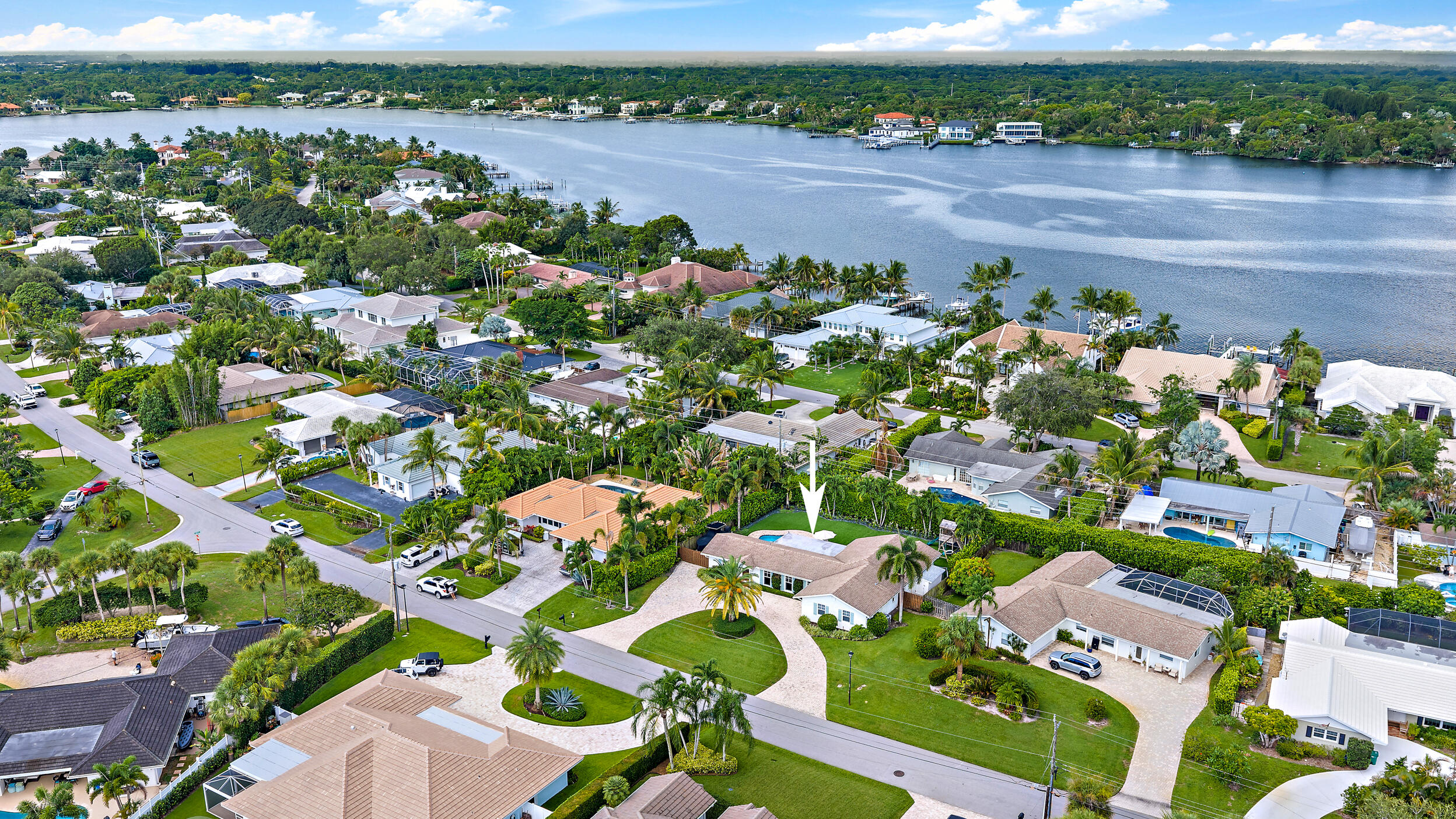 Foto de propiedad en 215 Golfview Drive, Tequesta, FL 33469 Tequesta con MLS# 