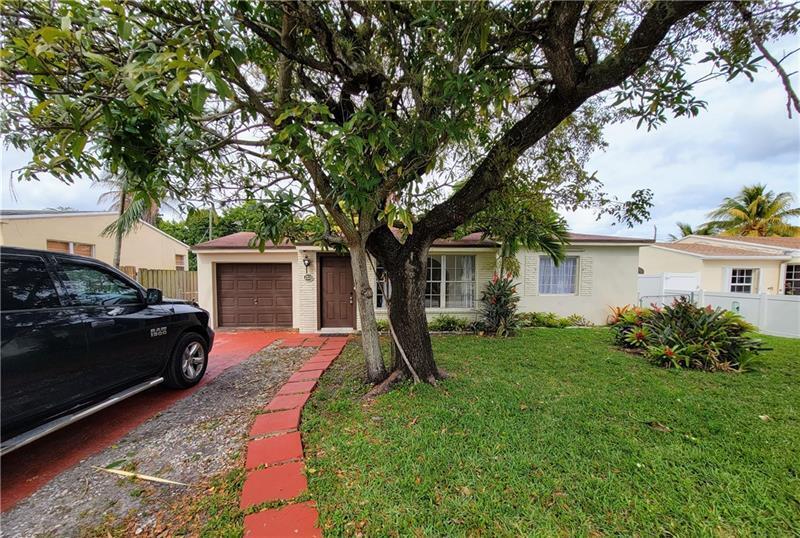 Foto de propiedad en 2531 FUNSTON Street, Hollywood, FL 33020 Hollywood con MLS# 