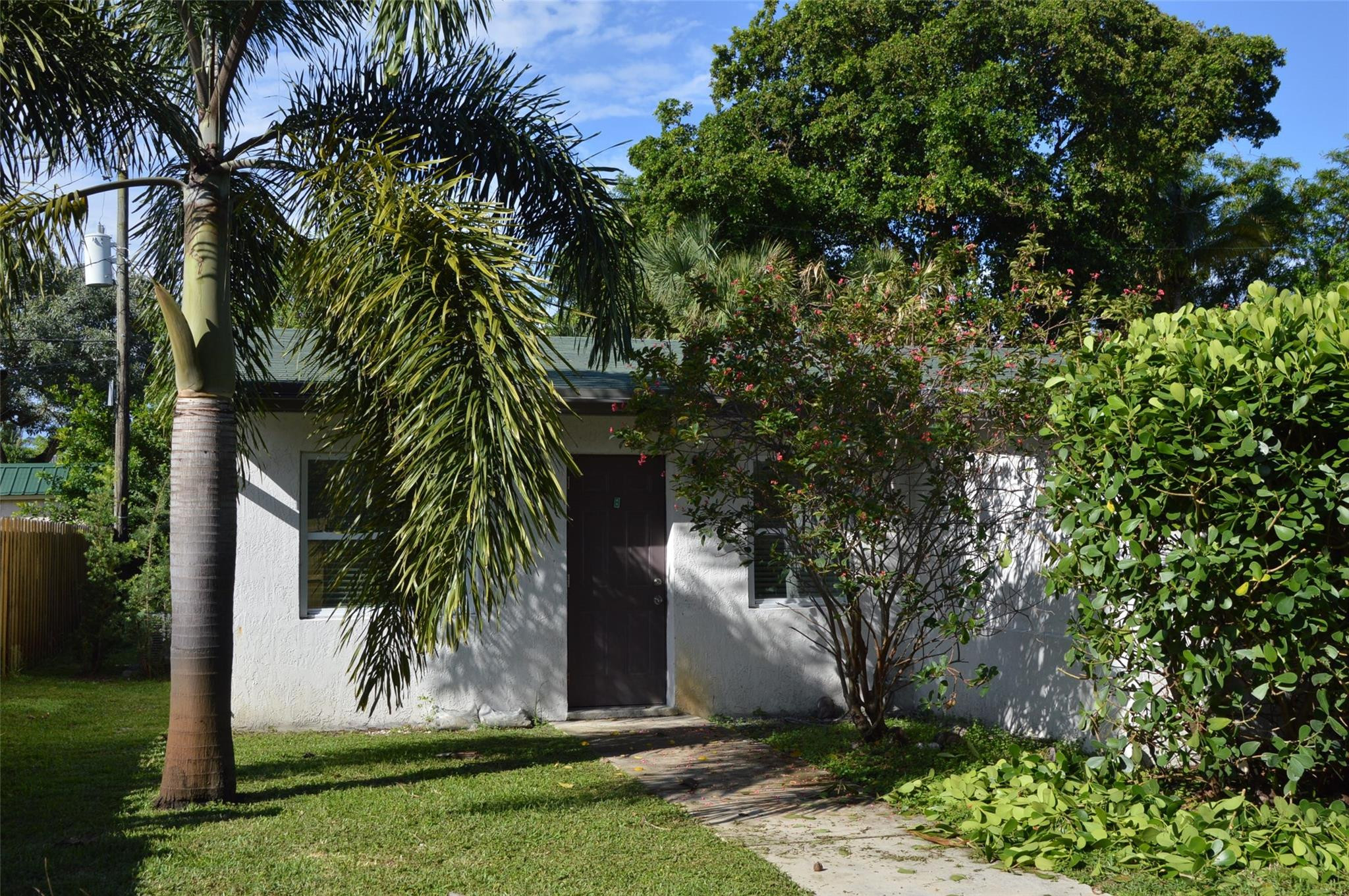 Foto de propiedad en 823 NE 14th Court, Fort Lauderdale, FL 33304 Fort Lauderdale con MLS# 