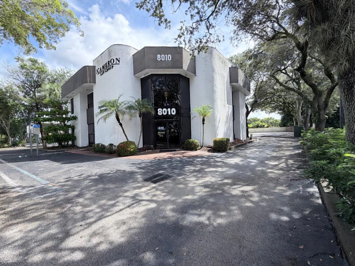 Foto de propiedad en 8010 N UNIVERSITY Drive, Tamarac, FL 33321 Tamarac con MLS# 