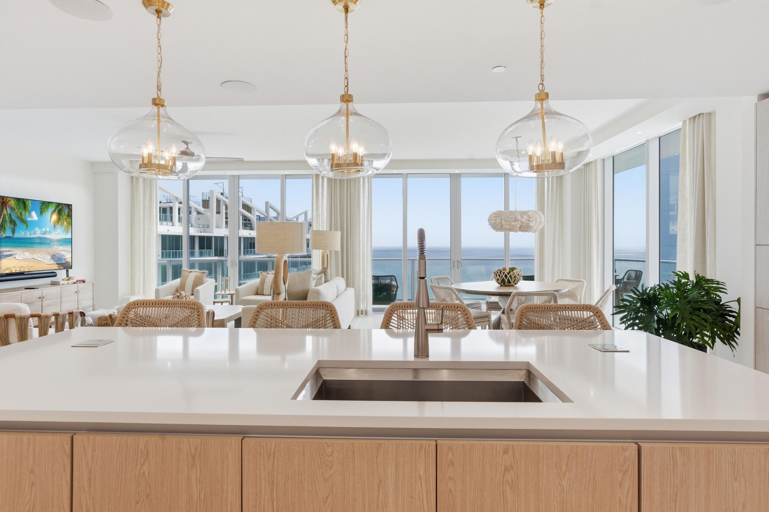 Foto de propiedad en 3100 N OCEAN Drive P-PH4, Singer Island, FL 33404 Singer Island con MLS# 