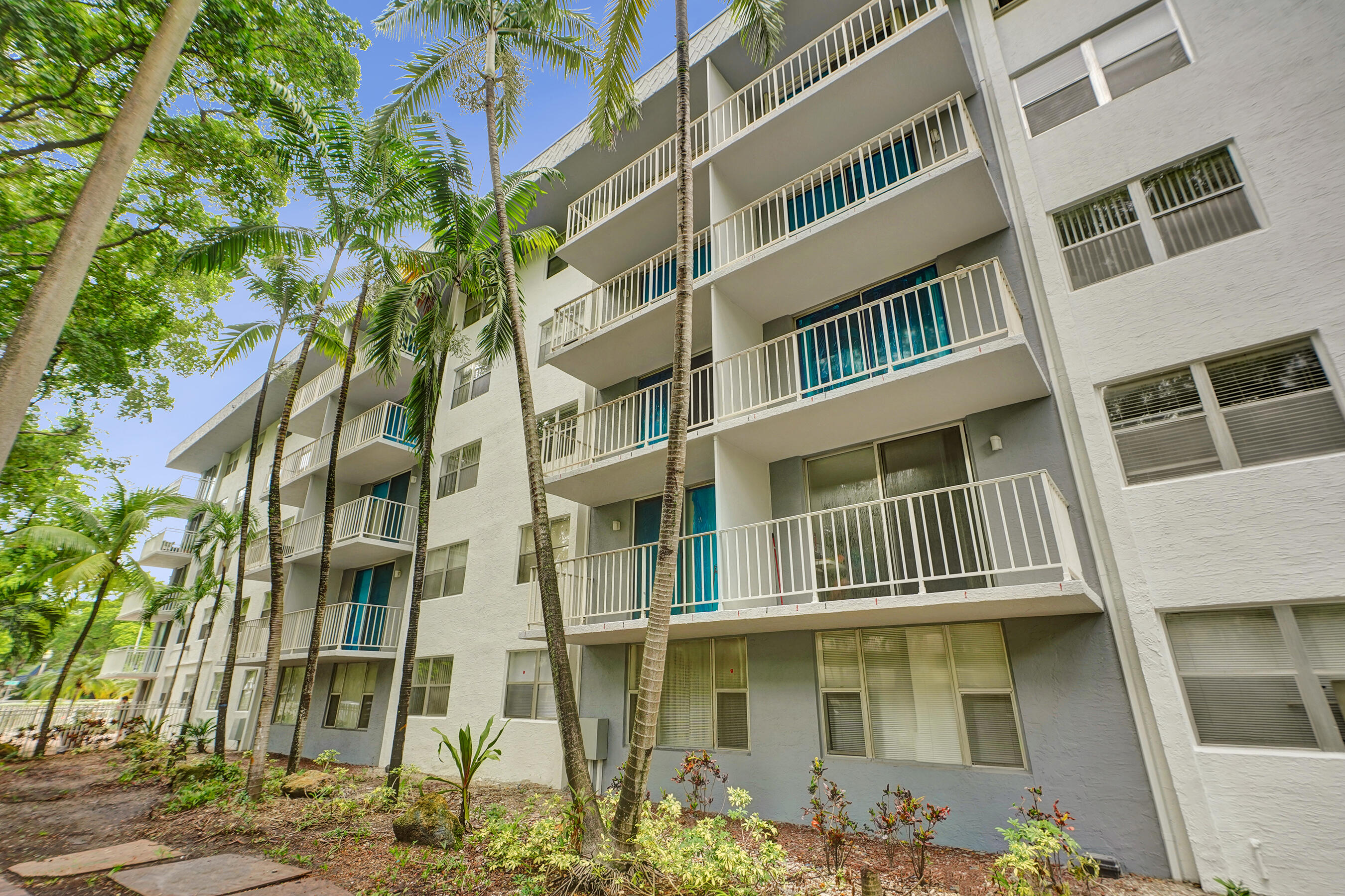 En Renta 1805 SANS SOUCI Boulevard 421, North Miami, FL 33181, North Miami, FL 33181