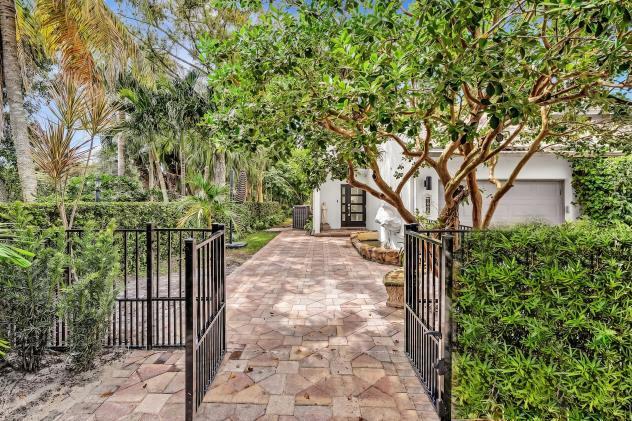 Foto de propiedad en 1970 CANTERBURY Circle 1970, Wellington, FL 33414 Wellington con MLS# 