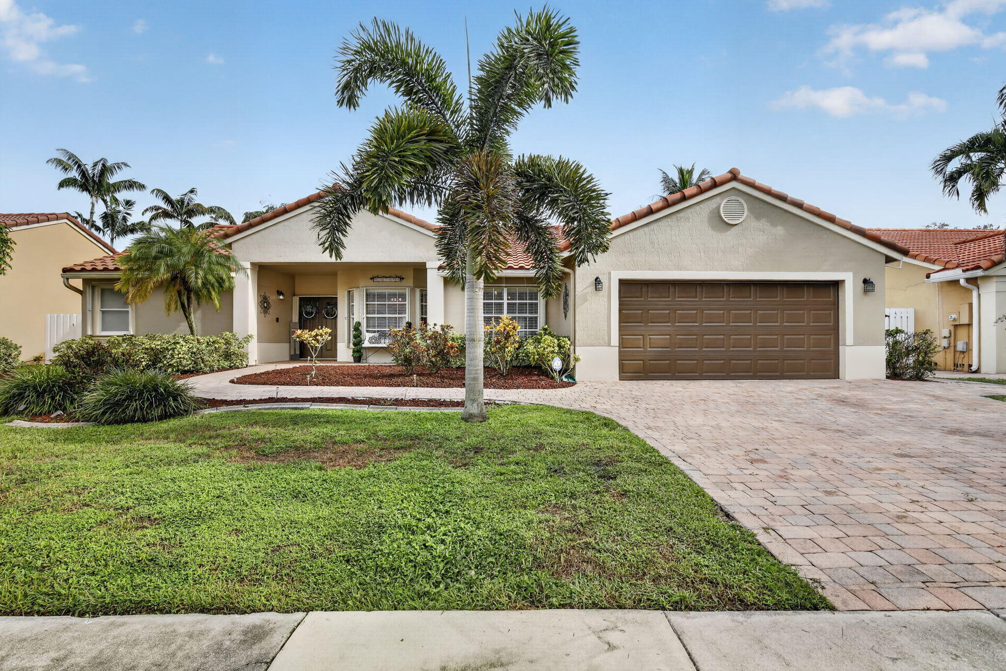 Foto de propiedad en 13174 NW 11TH Place, Sunrise, FL 33323 Sunrise con MLS# 