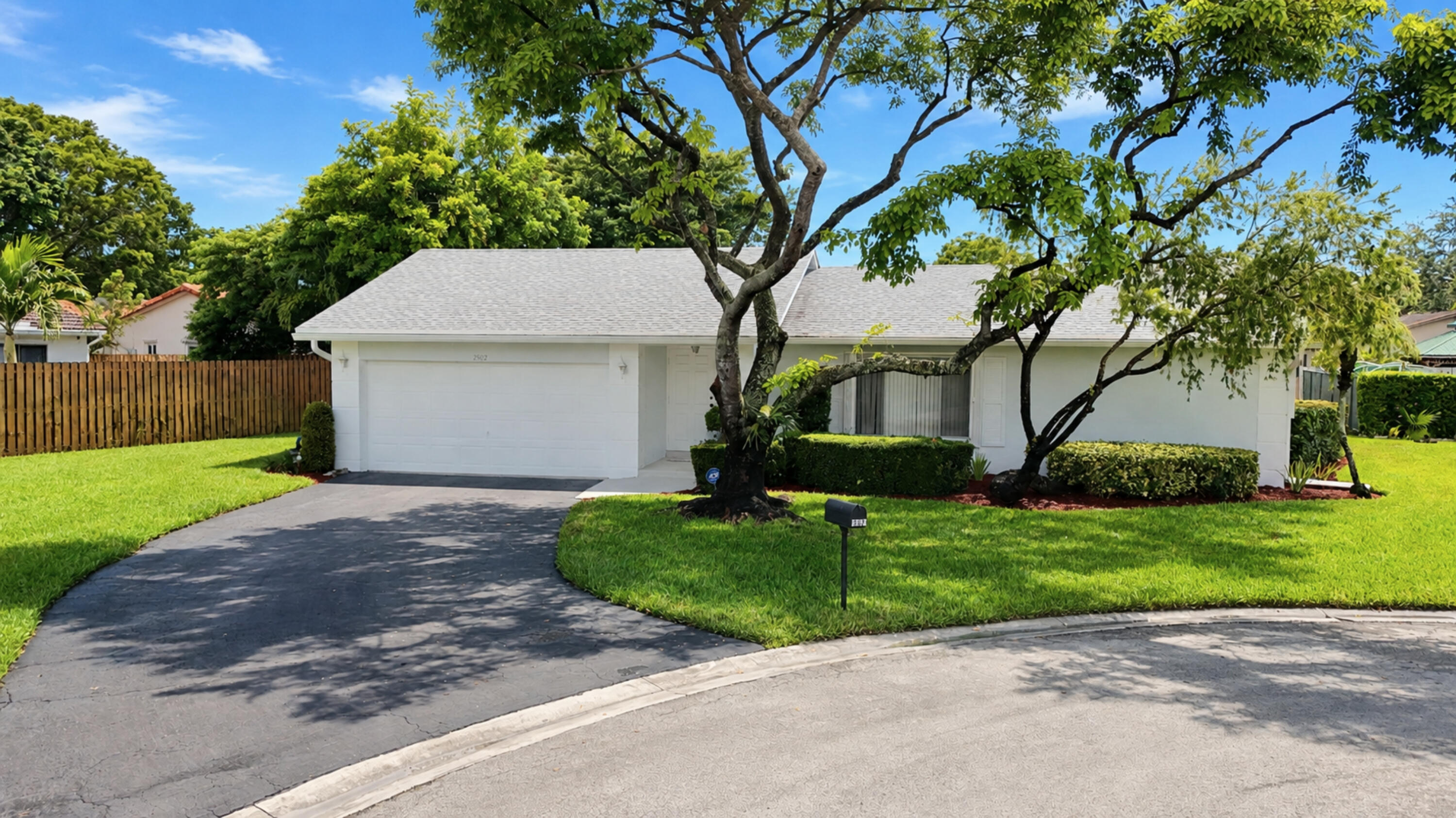 Foto de propiedad en 2602 NW 98TH Terrace, Coral Springs, FL 33065 Coral Springs con MLS# 