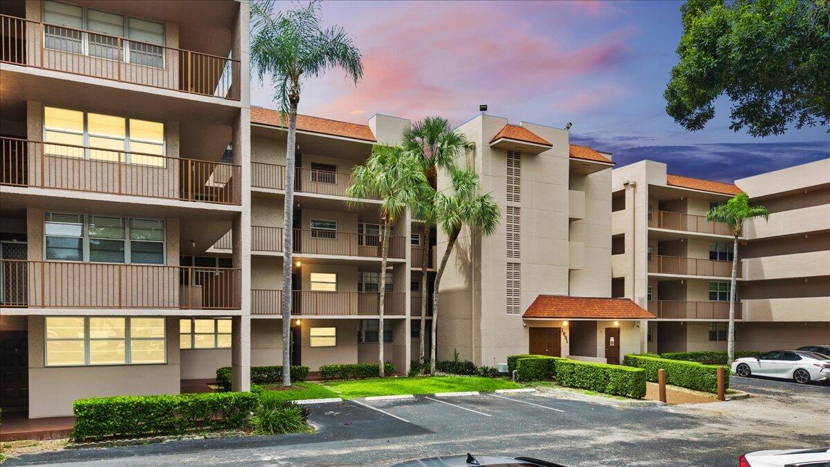 Foto de propiedad en 1831 Sabal Palm Drive 403, Davie, FL 33324 Davie con MLS# 
