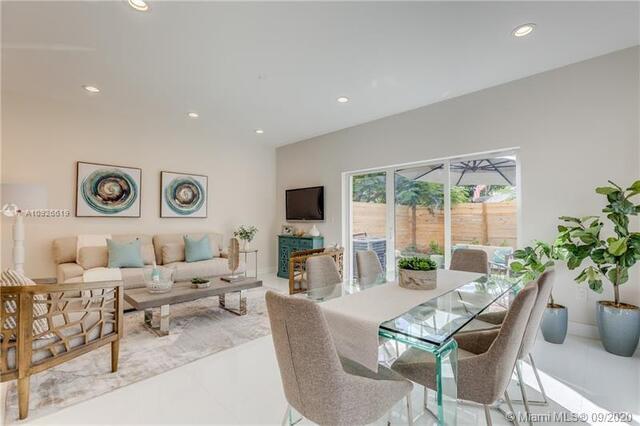 Foto de propiedad en 686 NE 43RD Street, Oakland Park, FL 33334 Oakland Park con MLS# 