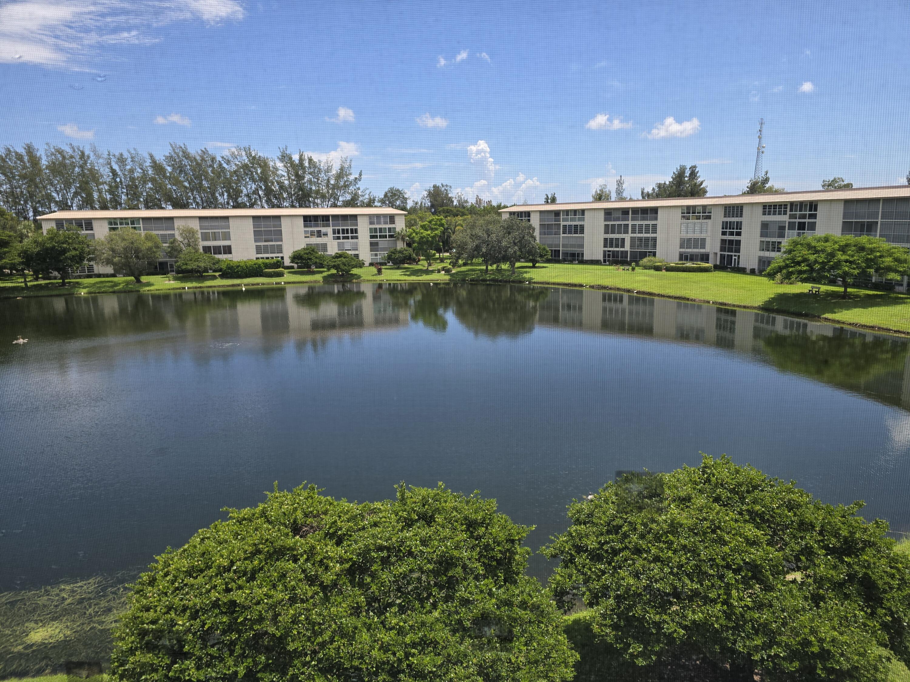 Foto de propiedad en 1902 Bermuda Circle E4, Coconut Creek, FL 33066 Coconut Creek con MLS# 